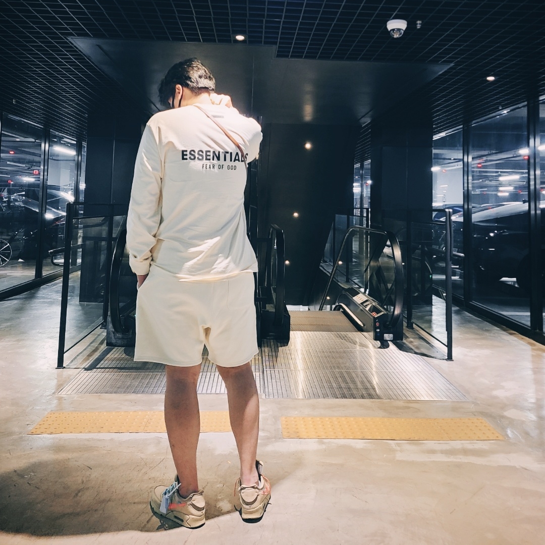 Essentials Sweatshorts Cream - 21SS, Essentials Short Sleeve Polo Cream - 21SS 착용 스타일