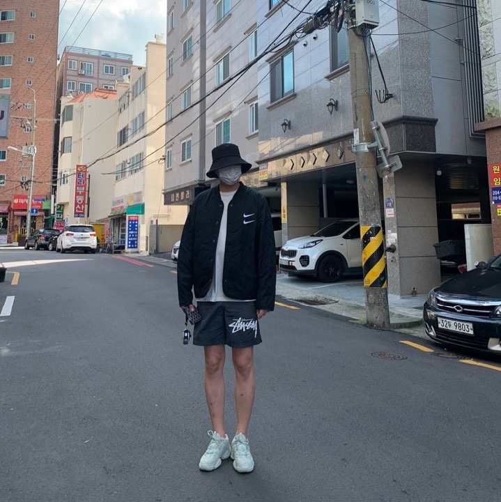 Nike x Stussy Water Shorts Off Noir, Adidas Yeezy 500 Salt 착용 스타일