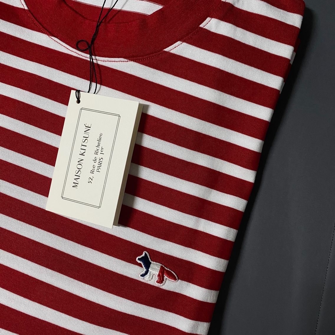 Maison Kitsune Tricolor Fox Patch Classic Marin T-Shirt Red 착용 스타일