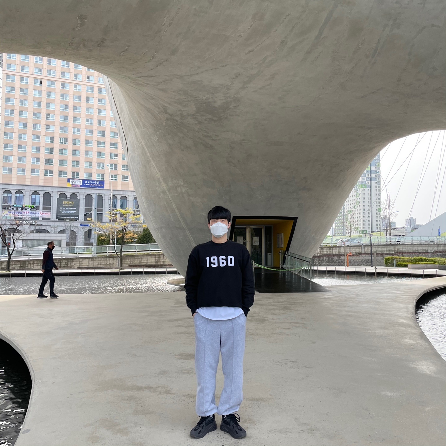 Adidas Yeezy Boost 700 V2 Vanta 2019 착용 스타일