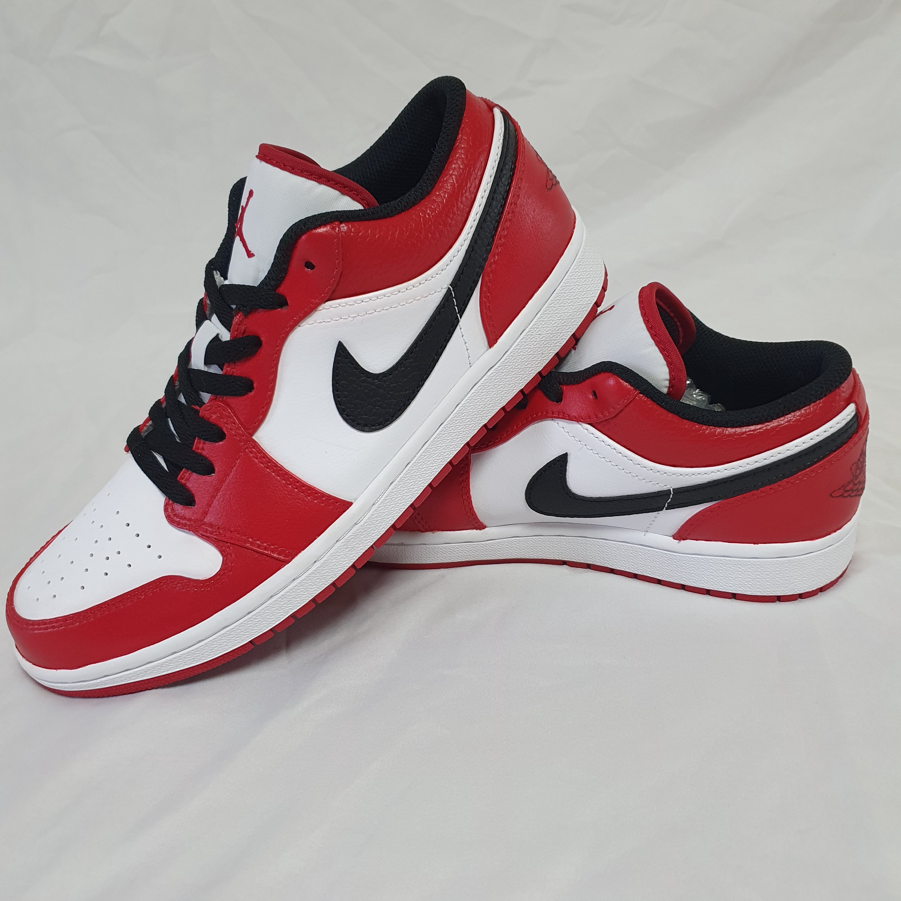 Jordan 1 Low White Red Black 착용 스타일 - 2