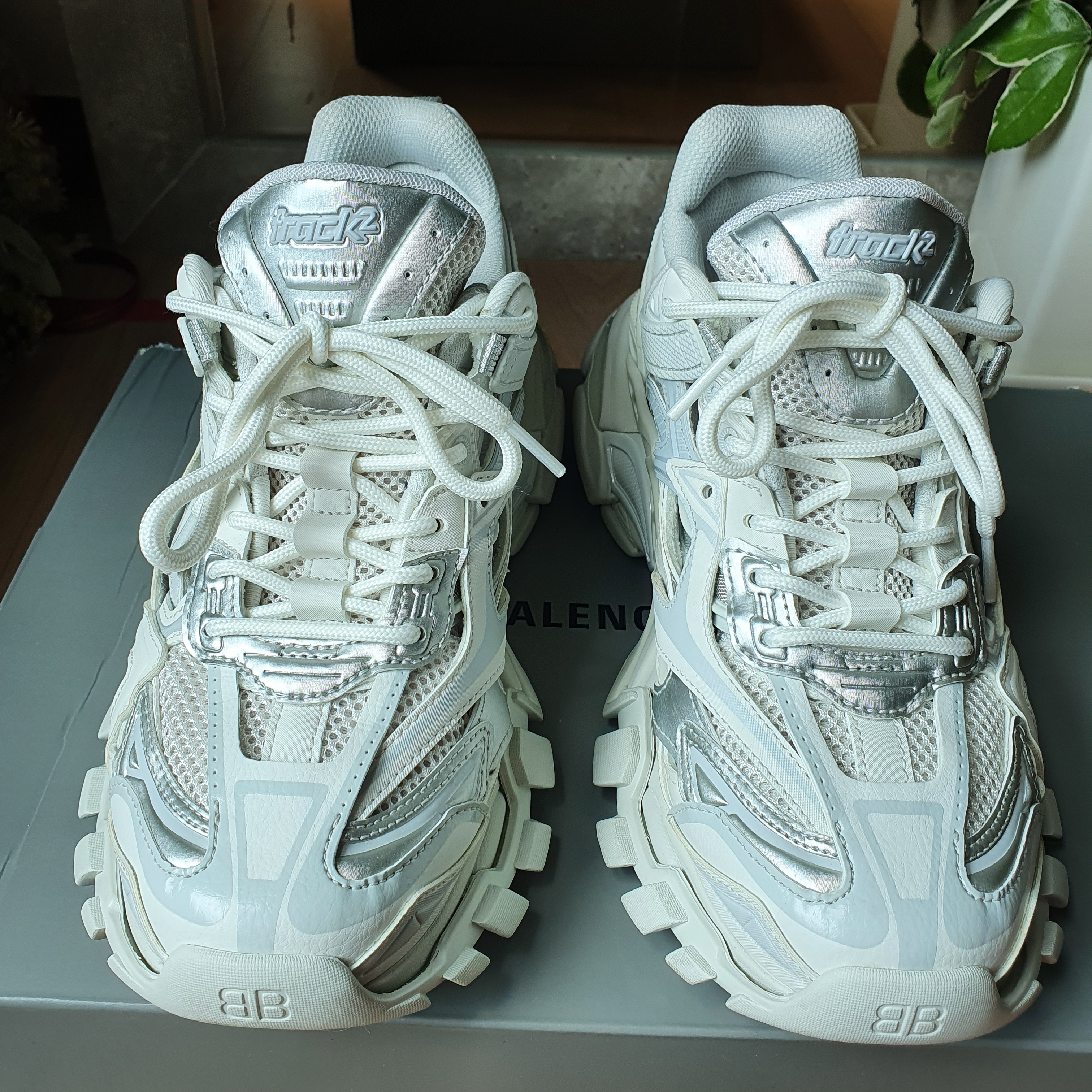 Balenciaga Track.2 Sneakers White Fluo Yellow 2020 착용 스타일 - 5