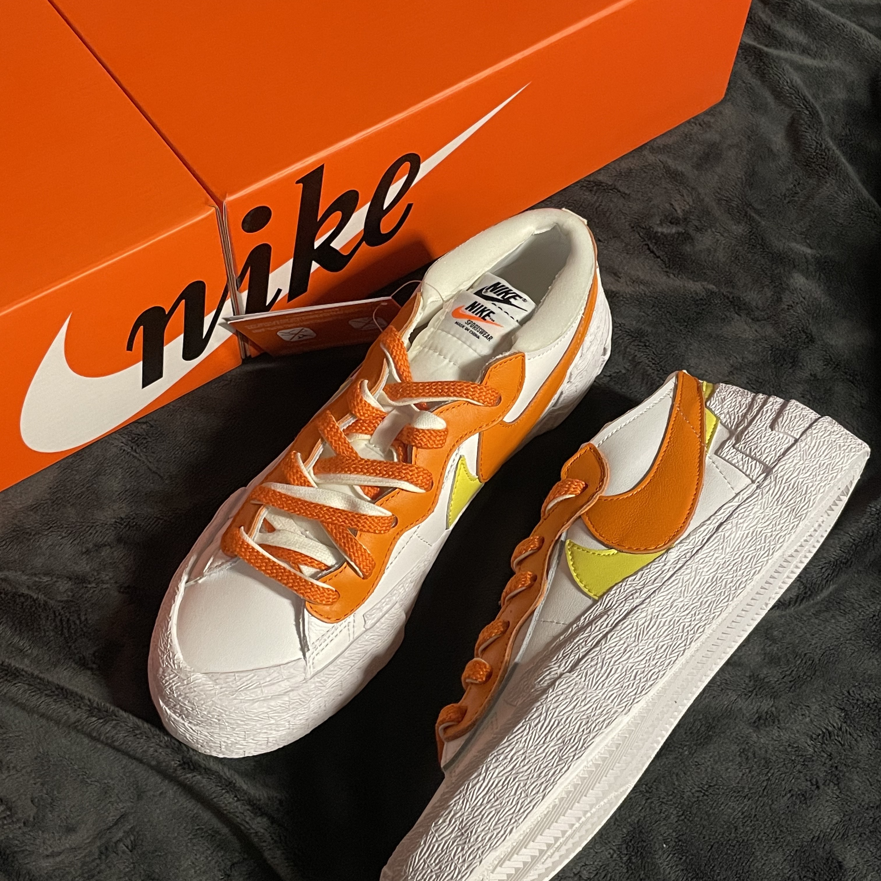 Nike x Sacai Blazer Low Magma Orange 착용 스타일 - 2