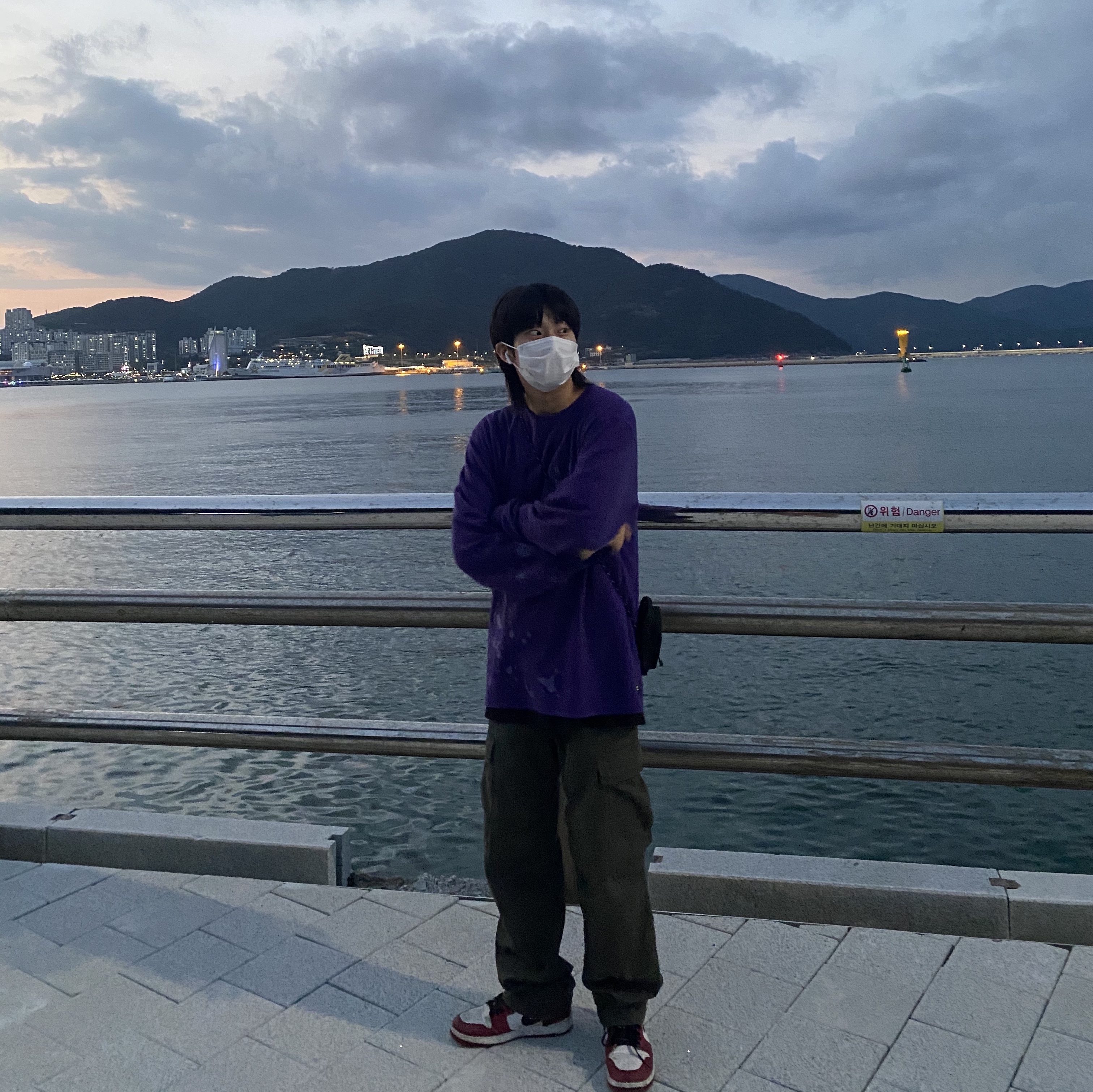 Jordan 1.5 Retro Chicago 2015, IAB Studio Long Sleeve T-Shirt Purple Splashed 착용 스타일