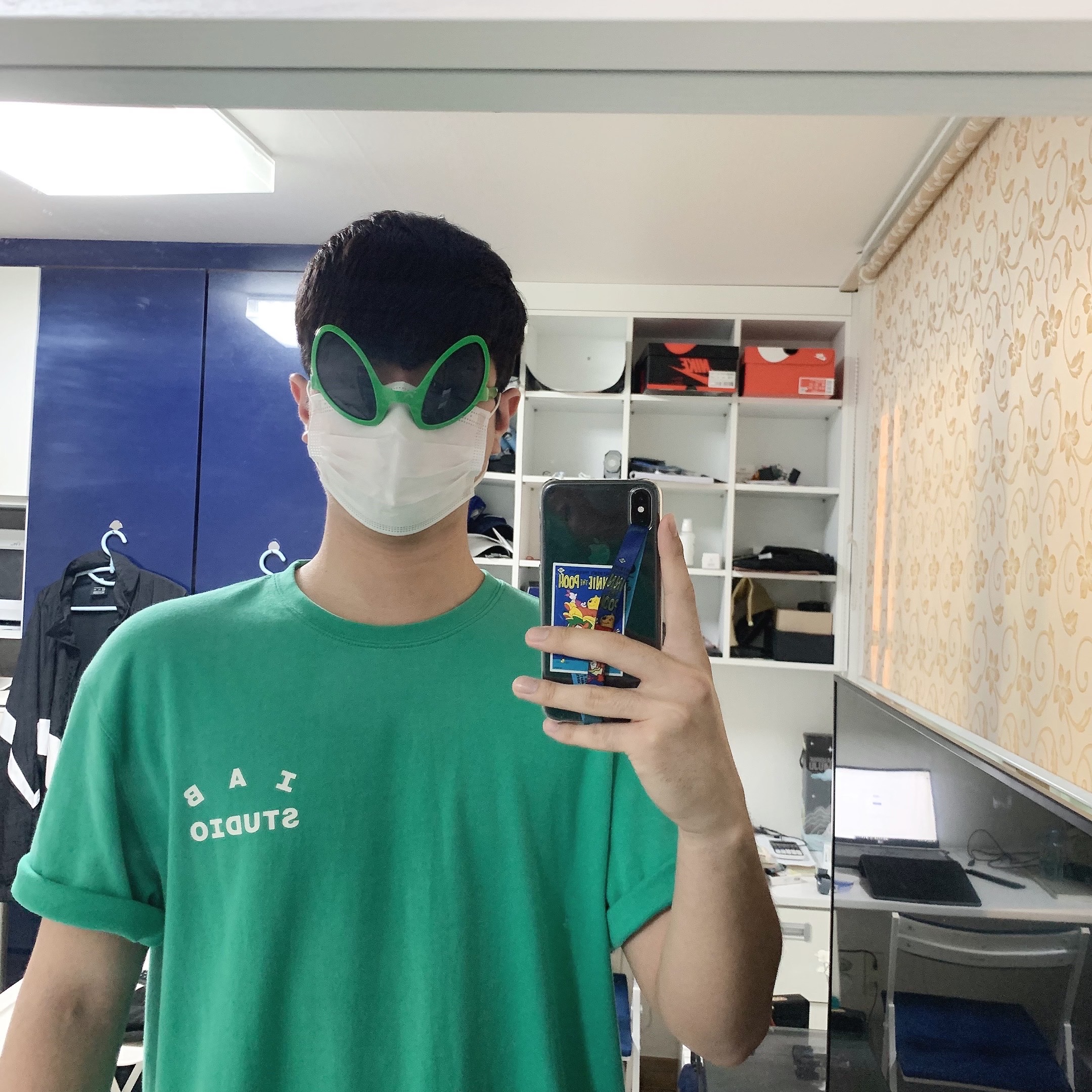 IAB Studio x Kakao Friends T-Shirt Con Green, Jordan 1 Retro High Game Royal 착용 스타일