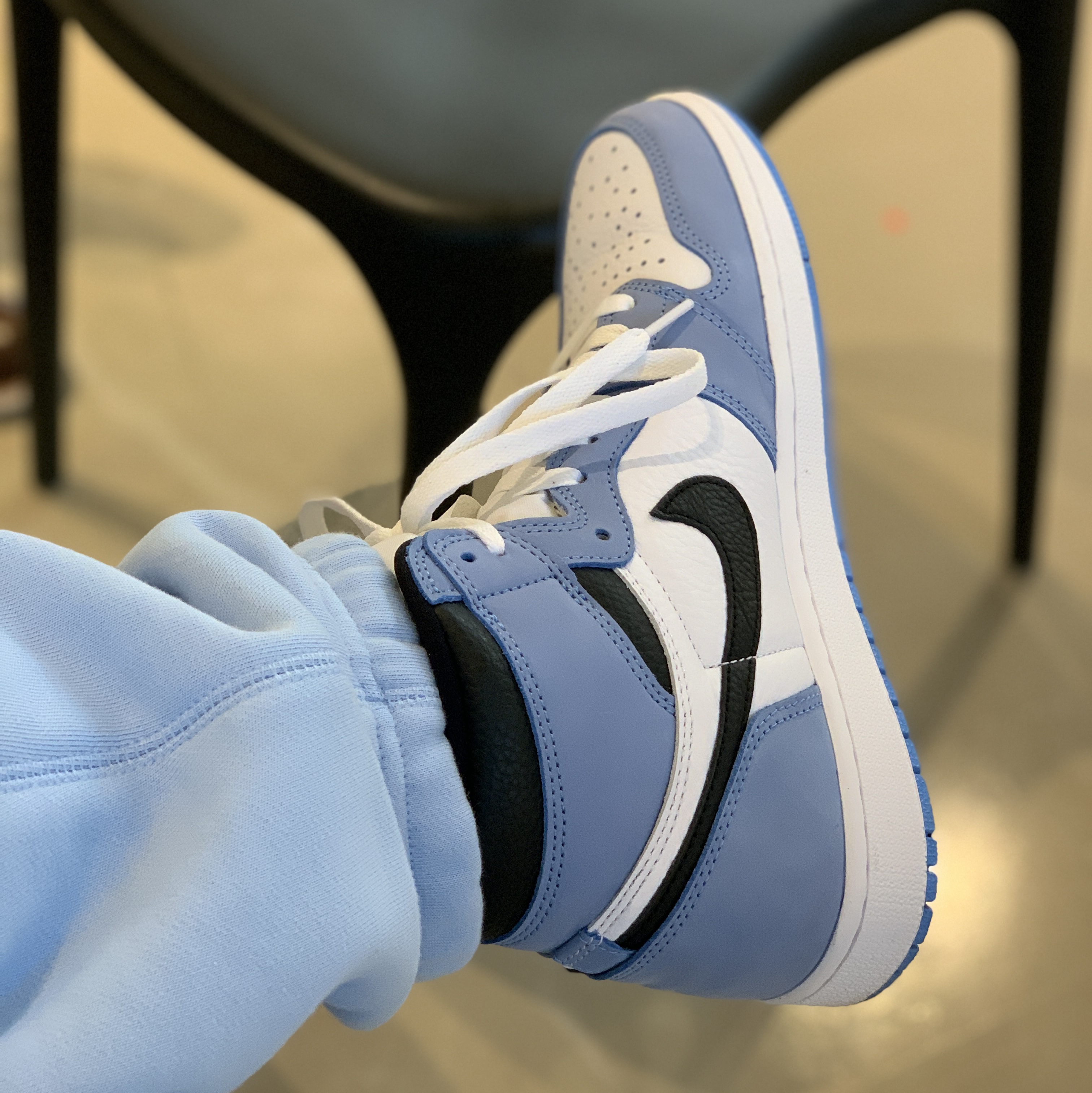 Jordan 1 Retro High OG University Blue, Nike M NRG Hoodie Psychic Blue 착용 스타일 - 3