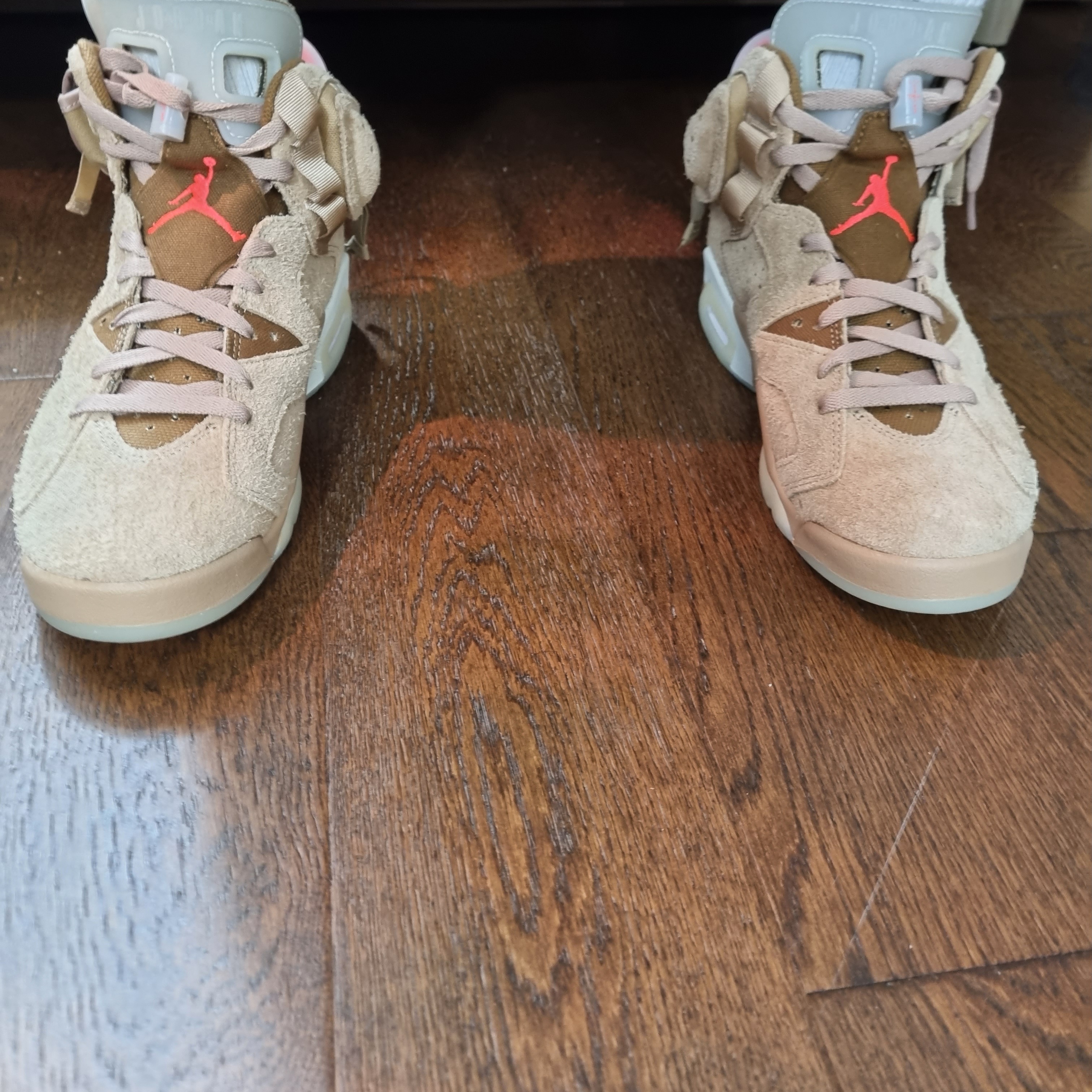 Jordan 6 x Travis Scott Retro SP British Khaki 착용 스타일