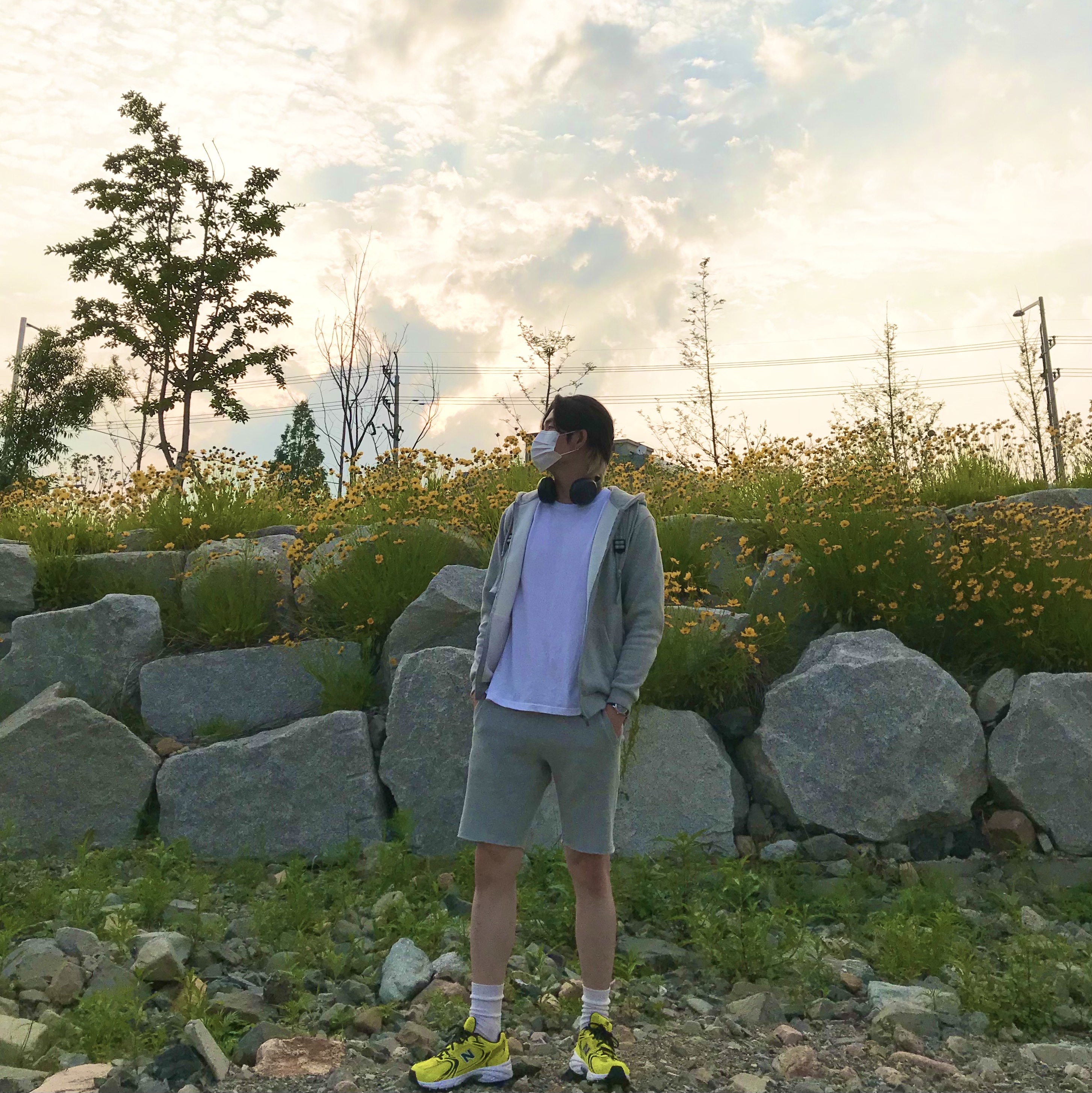 New Balance 530 Yellow 착용 스타일 - 1
