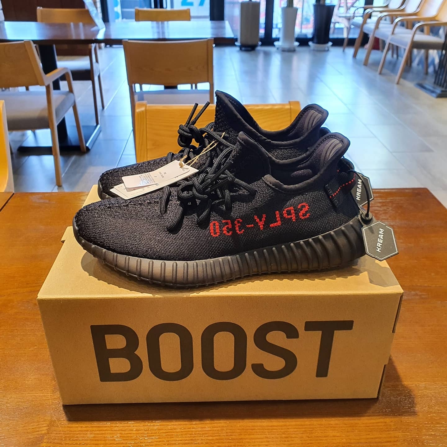 Adidas Yeezy Boost 350 V2 Black Red 2020, Adidas Yeezy Boost 350 V2 Zebra 2017/2019/2020 착용 스타일 - 1