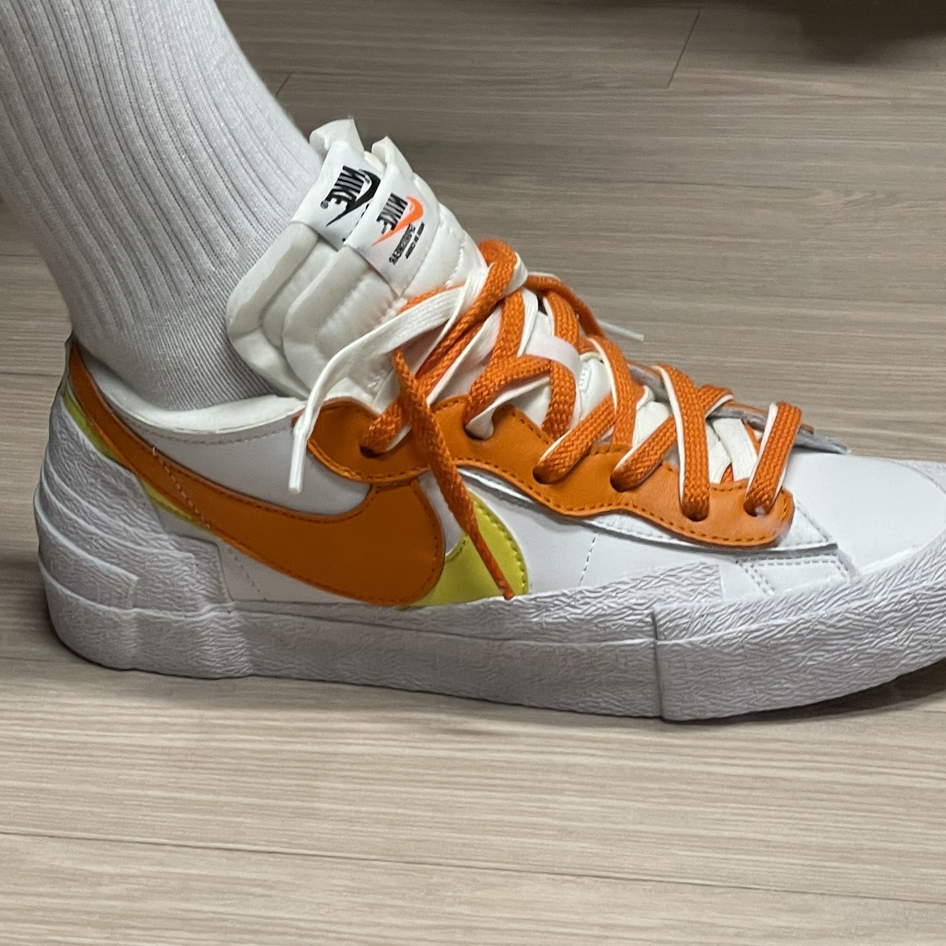 Nike x Sacai Blazer Low Magma Orange 착용 스타일 - 5
