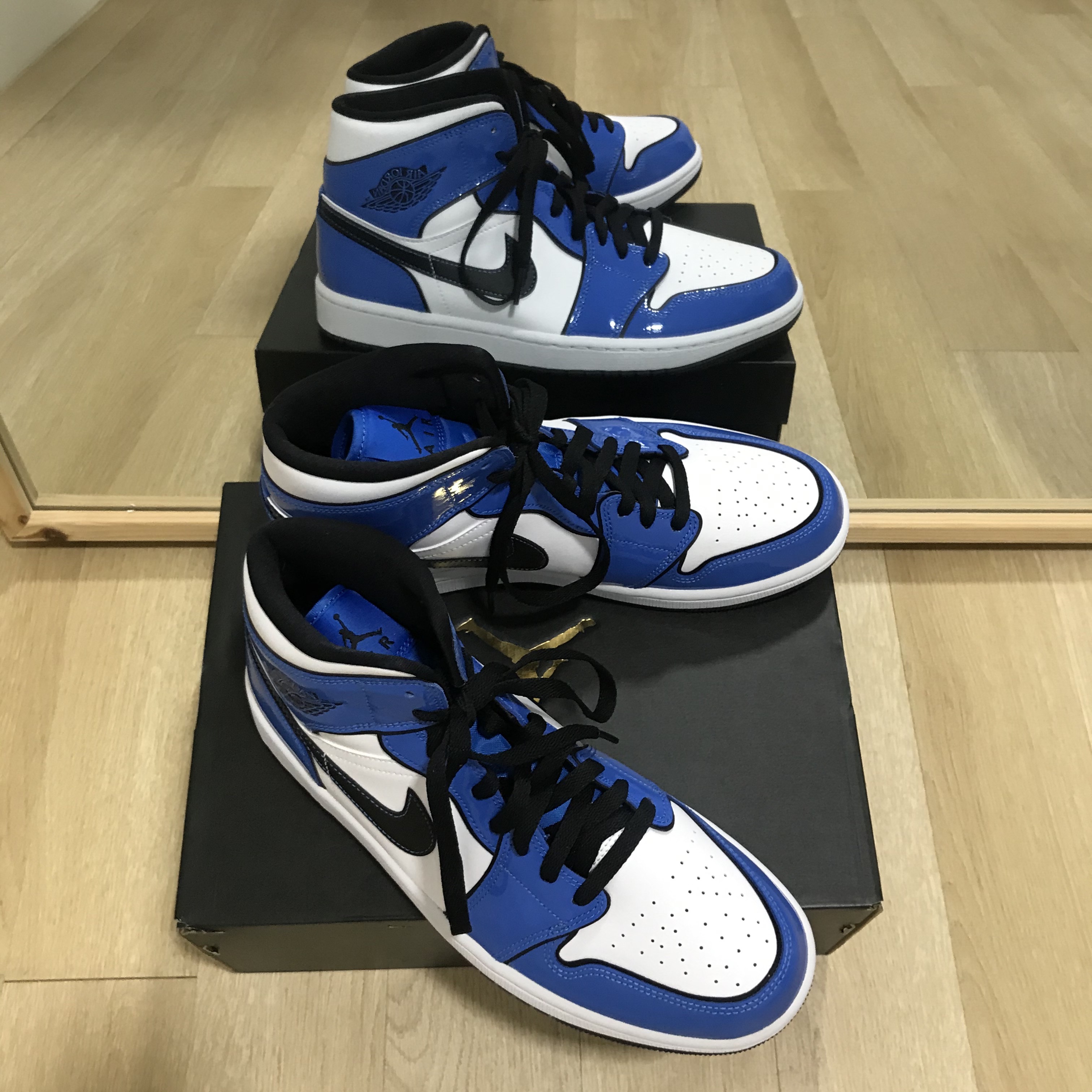 Jordan 1 Mid SE Signal Blue 착용 스타일
