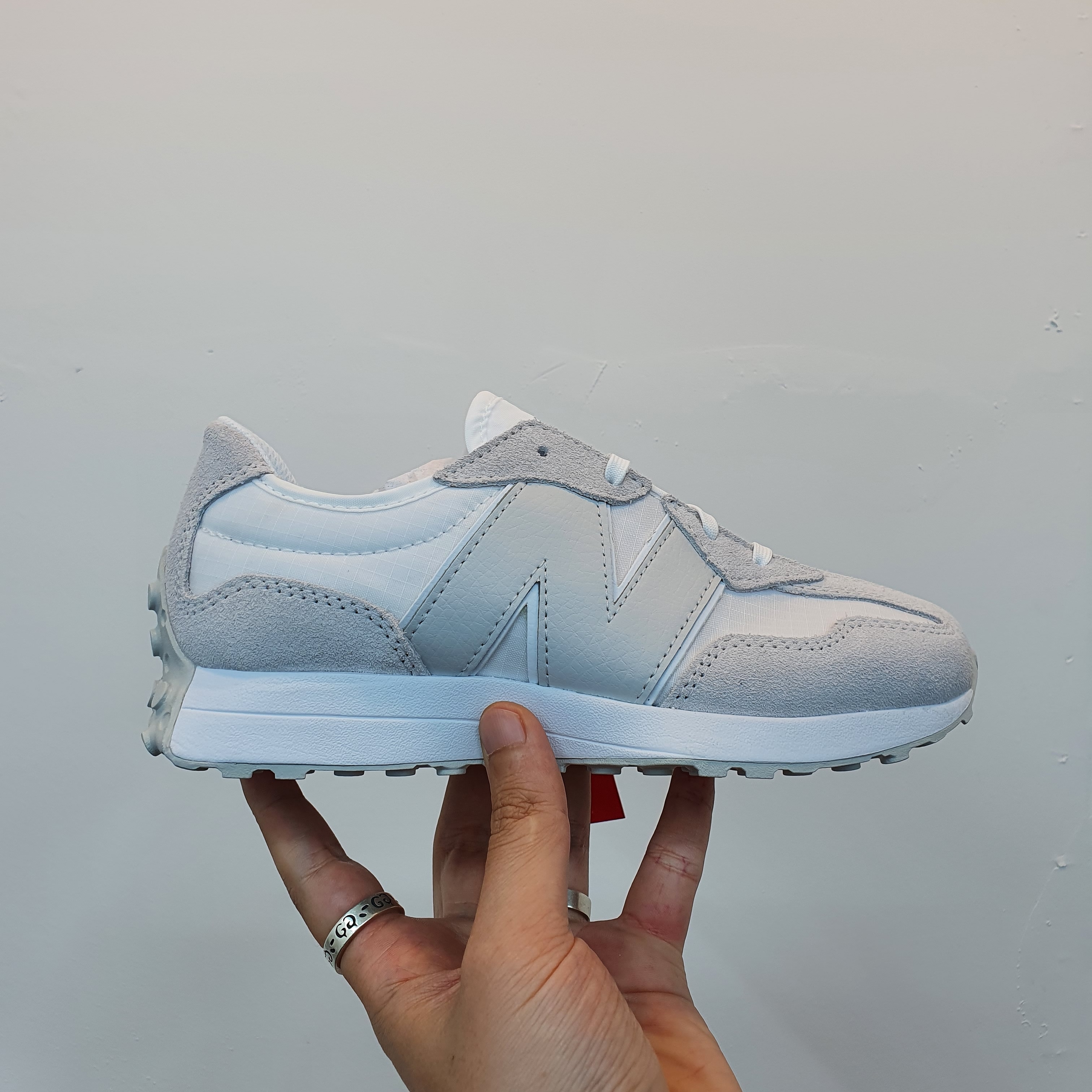 (GS) New Balance 327 White Grey - JD Sports Exclusive 착용 스타일