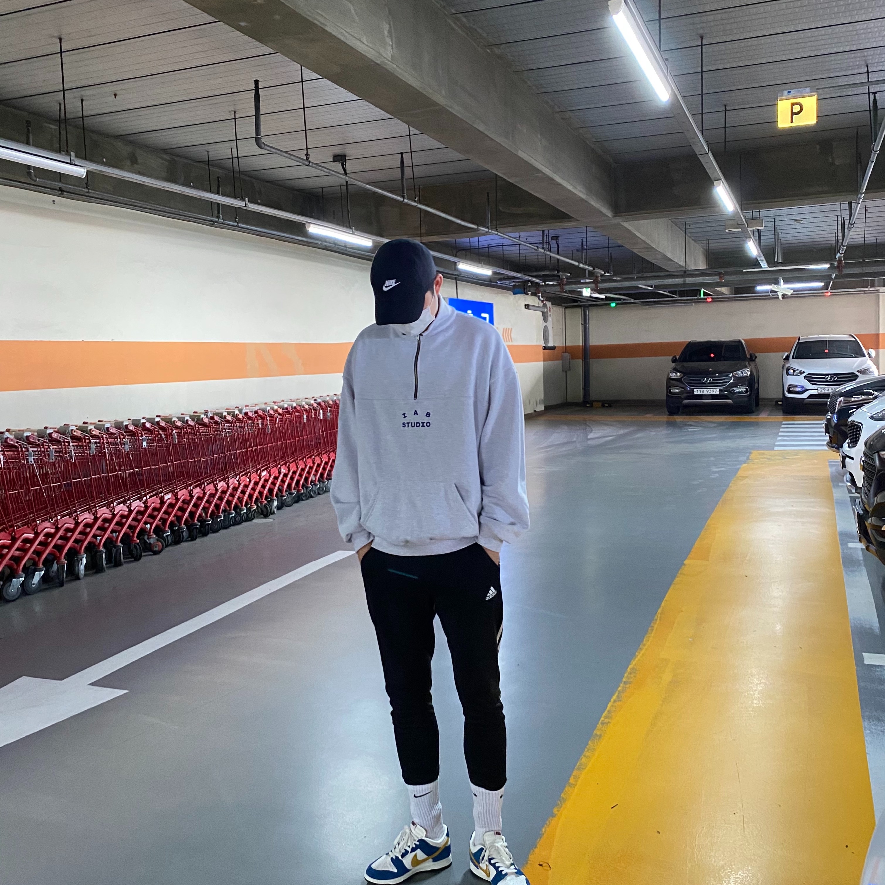 IAB Studio Half Zip Pullover Light Gray, Nike x Kasina Dunk Low 80's Bus 착용 스타일