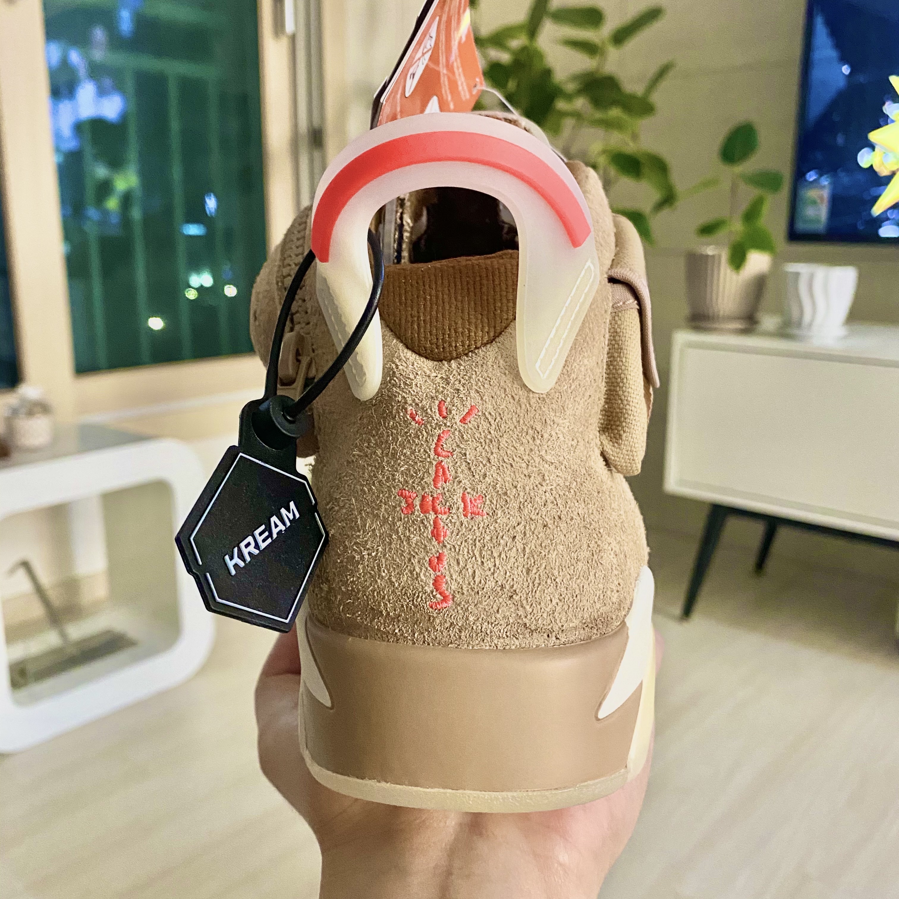 Jordan 6 x Travis Scott Retro SP British Khaki 착용 스타일