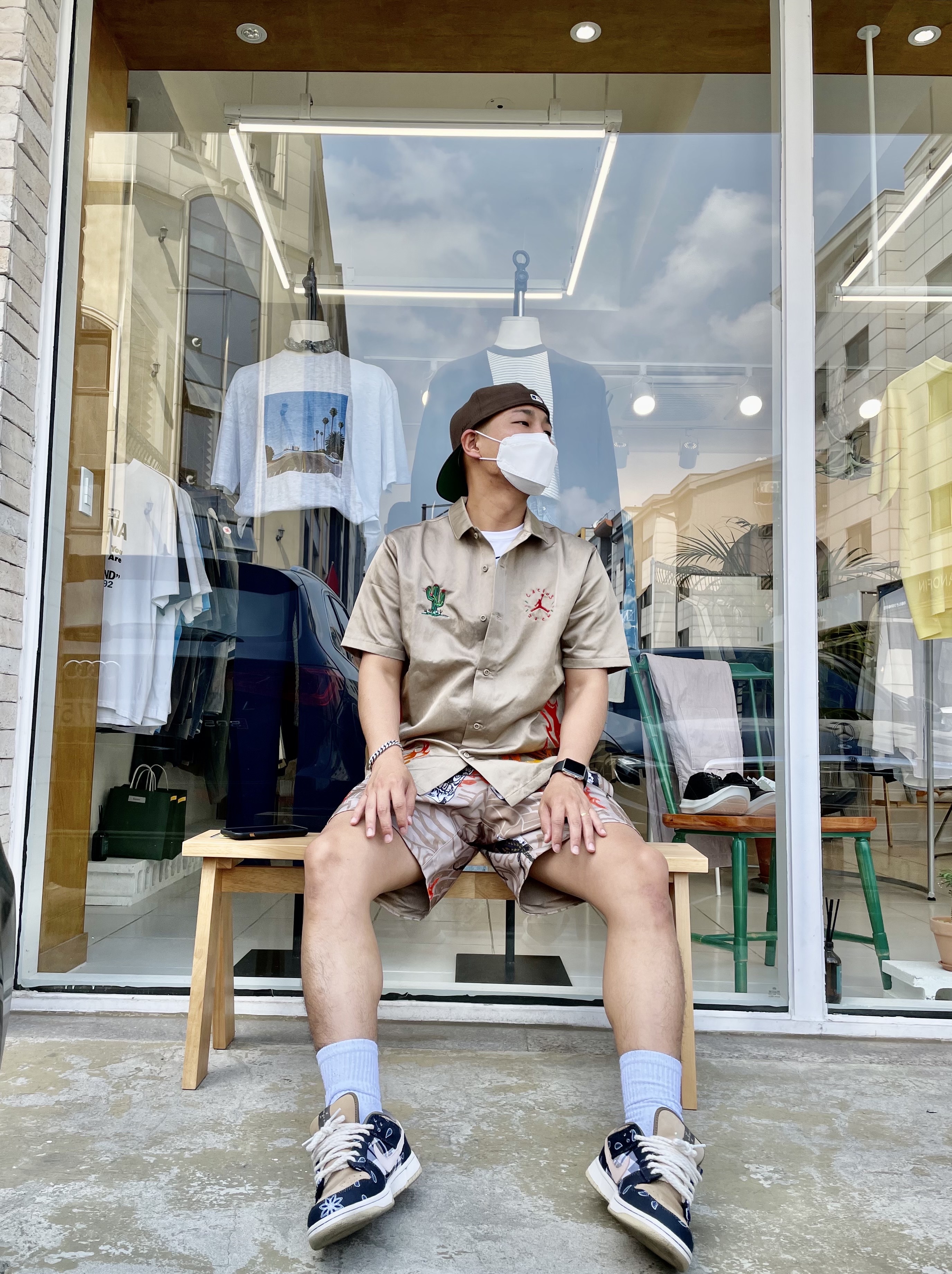 Jordan x Travis Scott Button Down Top - Asia, Jordan x Travis Scott Pool Shorts - Asia 착용 스타일 - 1
