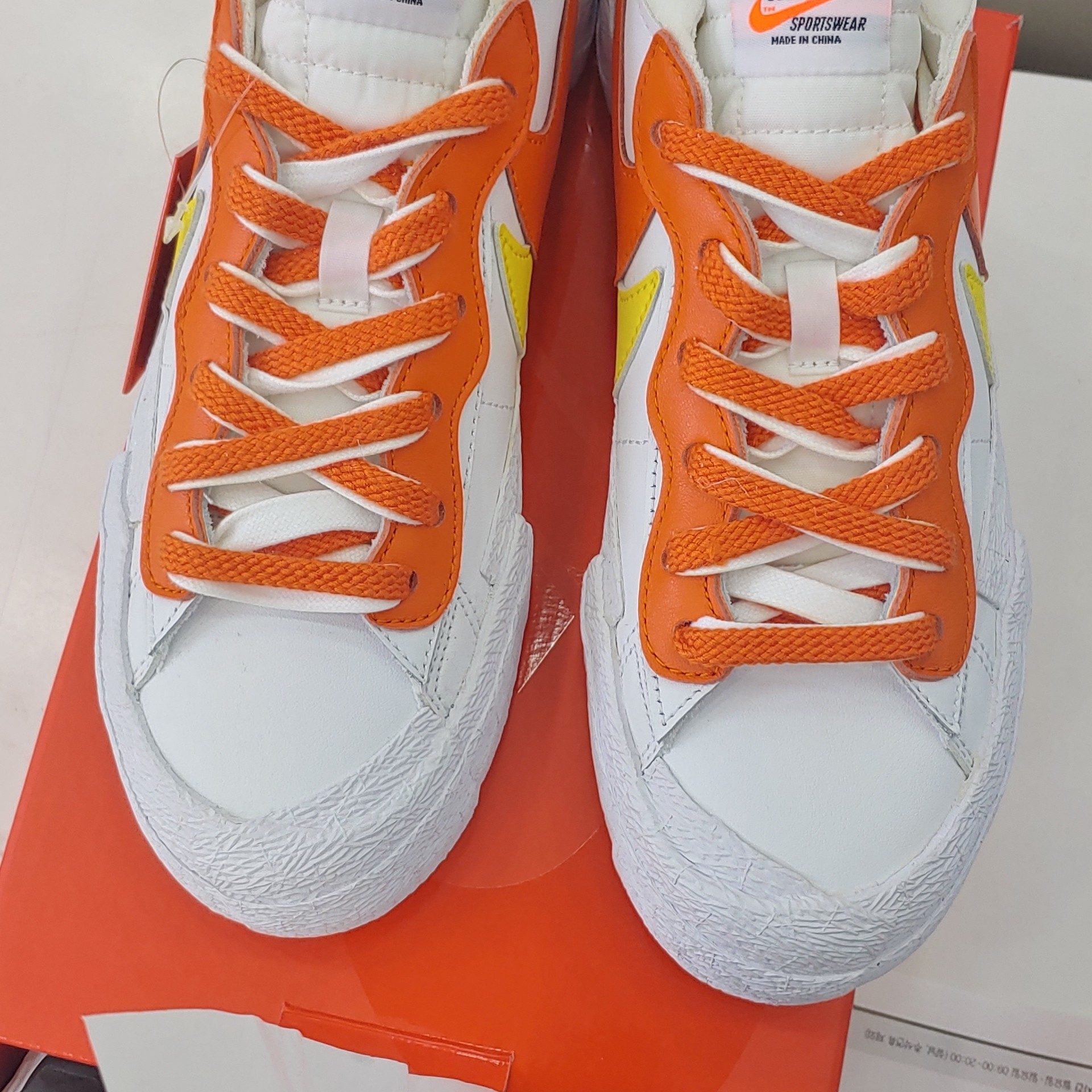 Nike x Sacai Blazer Low Magma Orange 착용 스타일 - 1