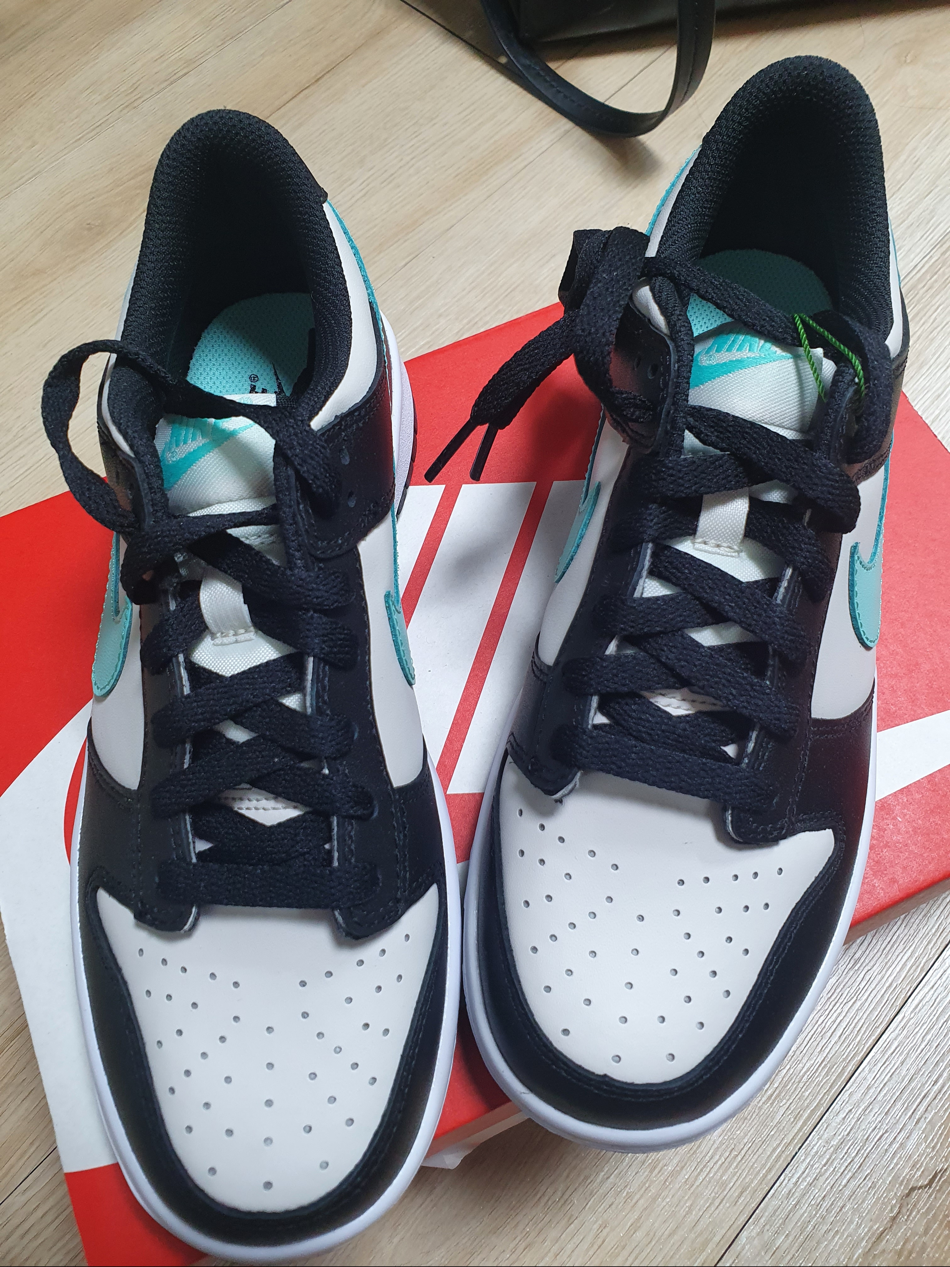 (GS) Nike Dunk Low Light Bone Tropical Twist 착용 스타일 - 2