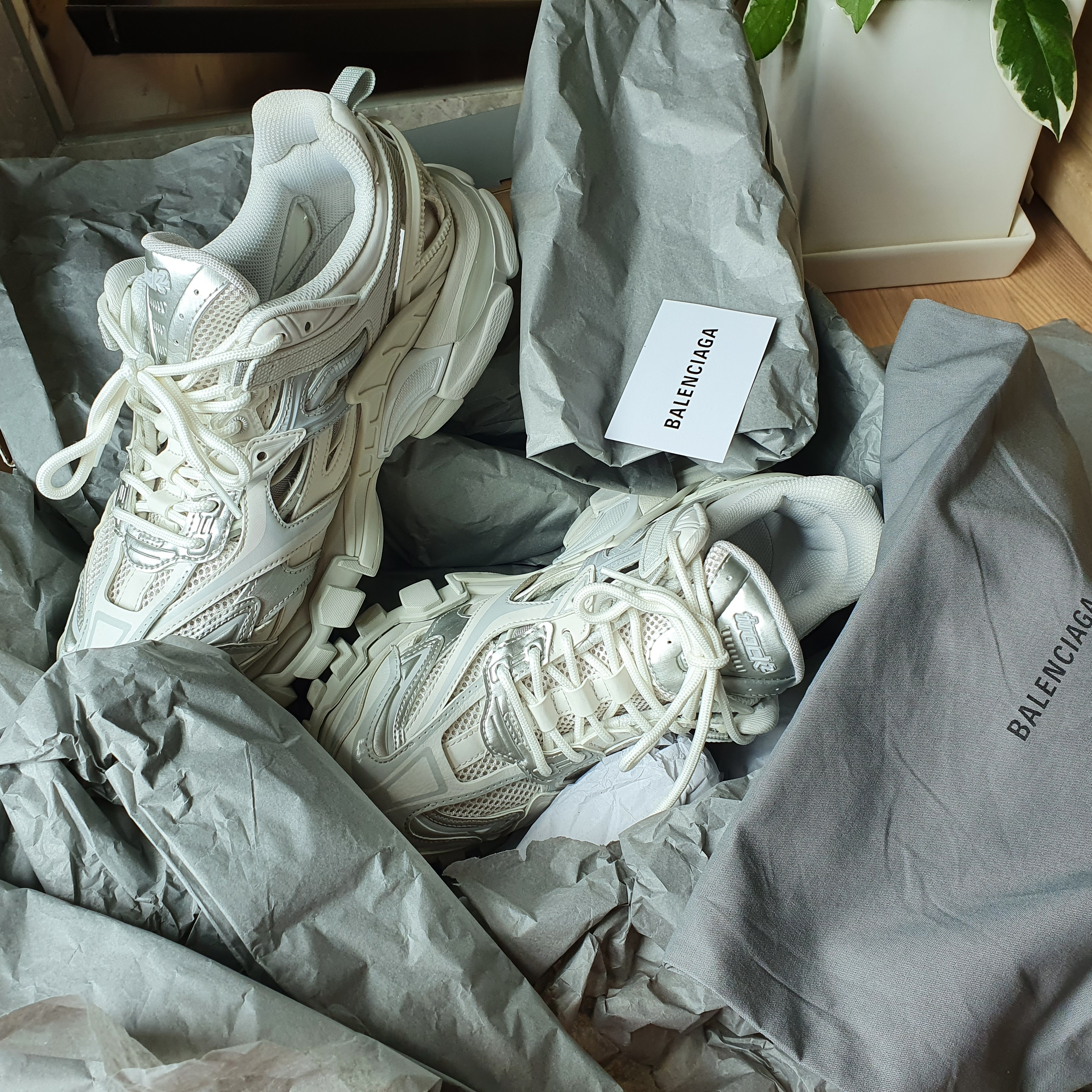 Balenciaga Track.2 Sneakers White Fluo Yellow 2020 착용 스타일 - 2