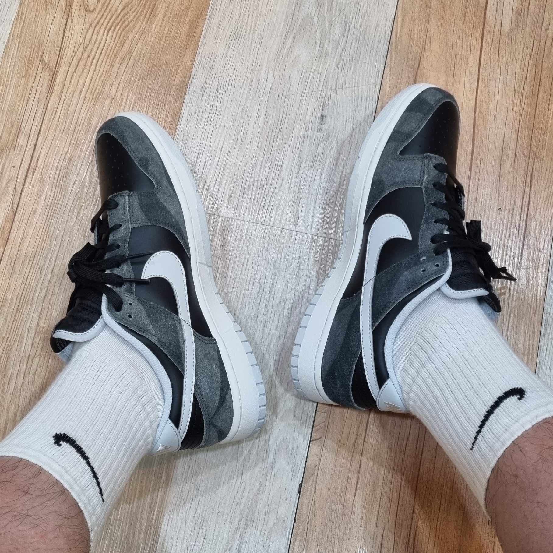 Nike Dunk Low Retro PRM Zebra 착용 스타일