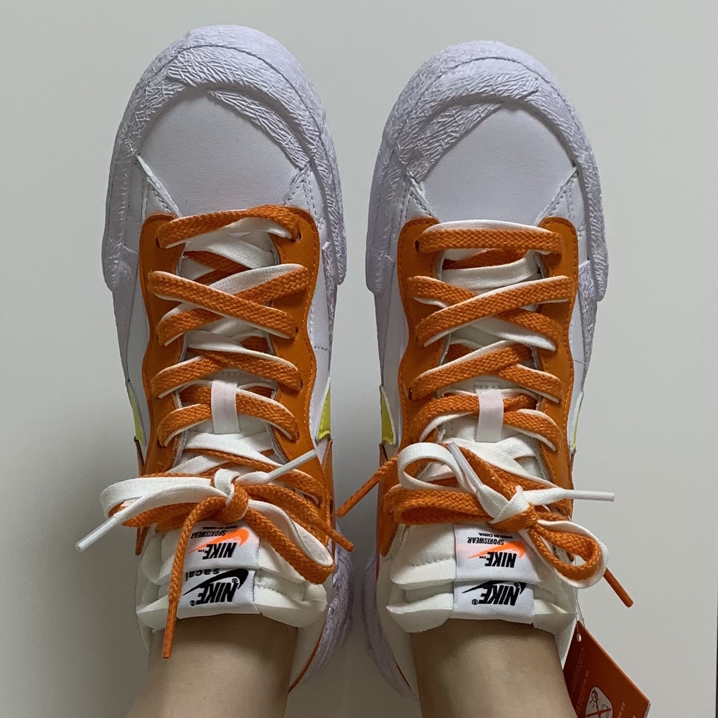 Nike x Sacai Blazer Low Magma Orange 착용 스타일 - 2