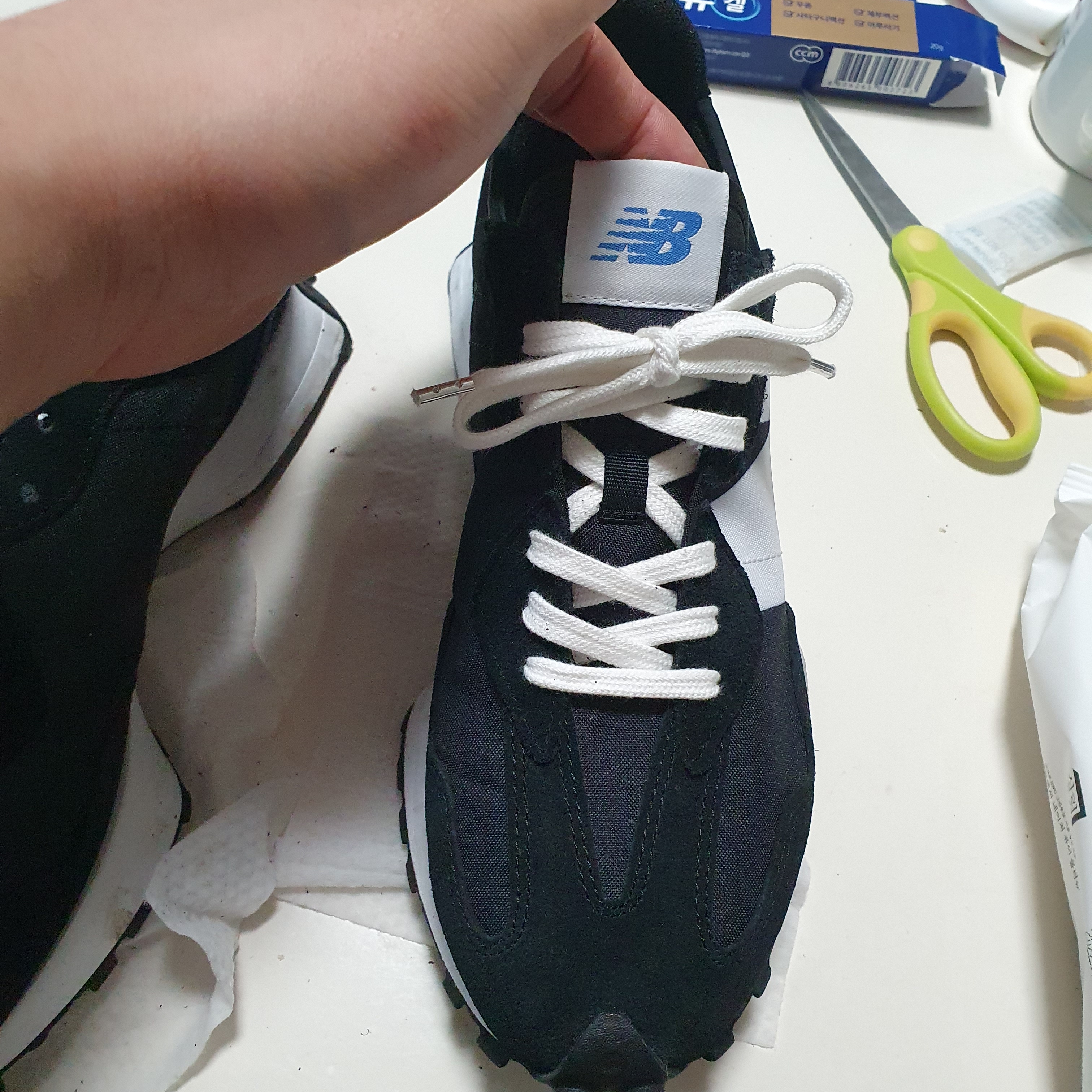 New Balance 327 Black 착용 스타일 - 4