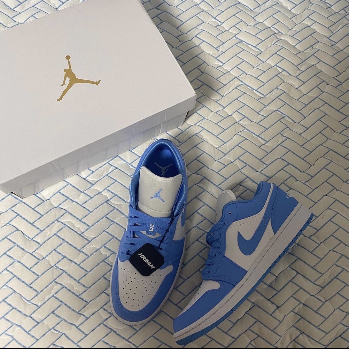 (W) Jordan 1 Low UNC University Blue 착용 스타일 - 1