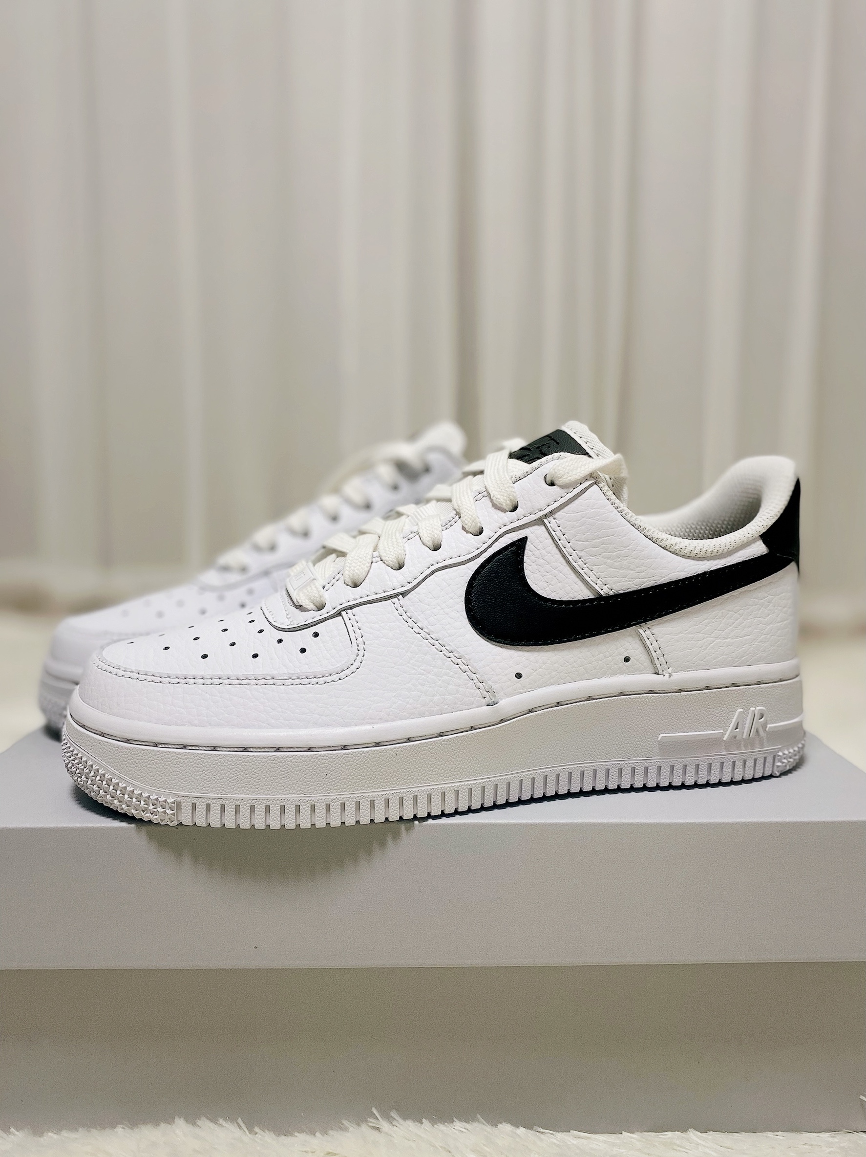 Jordan 1 Low Gym Red White, Nike Air Force 1 '07 White Black 착용 스타일 - 4