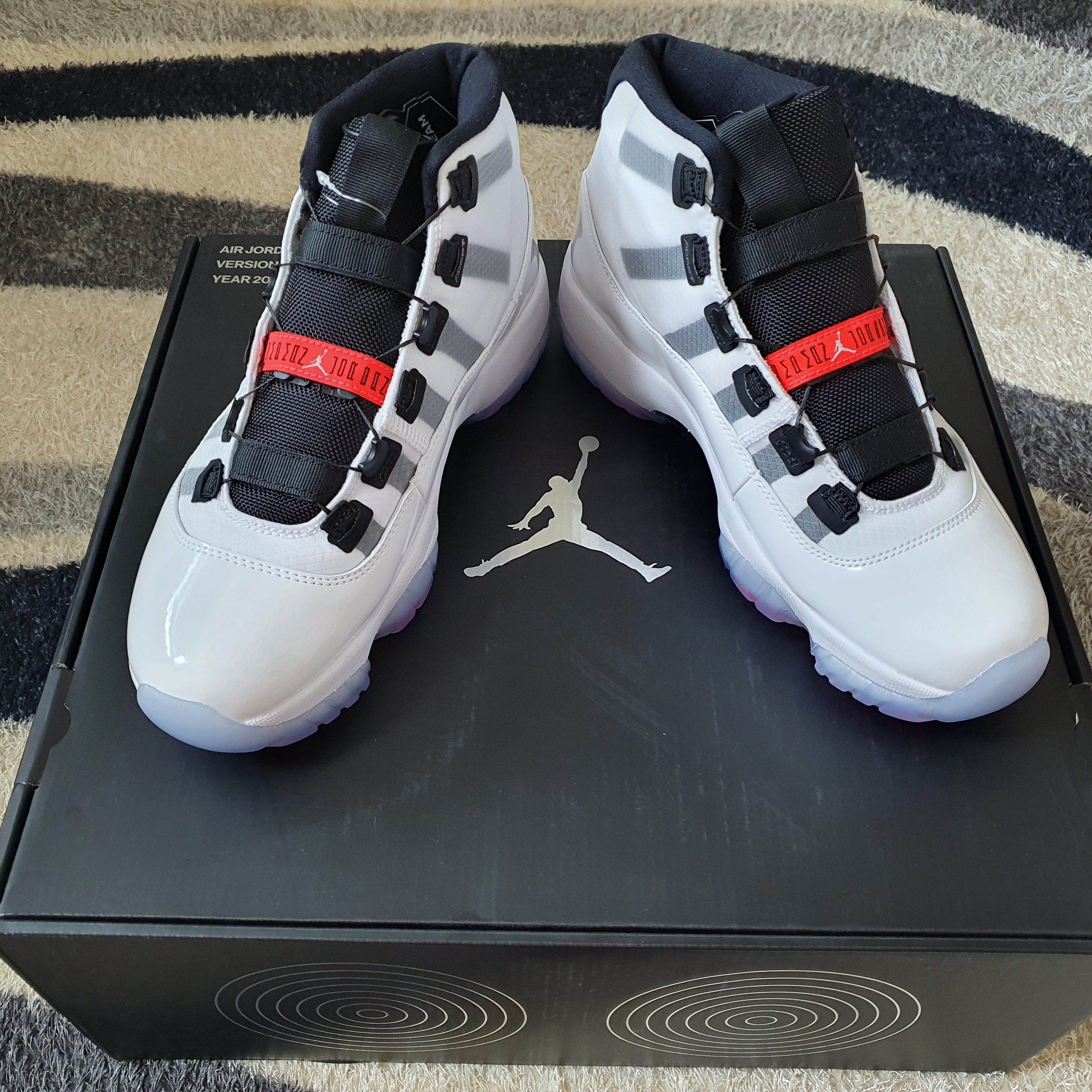Jordan 11 Adapt (KR Charger) 착용 스타일 - 3