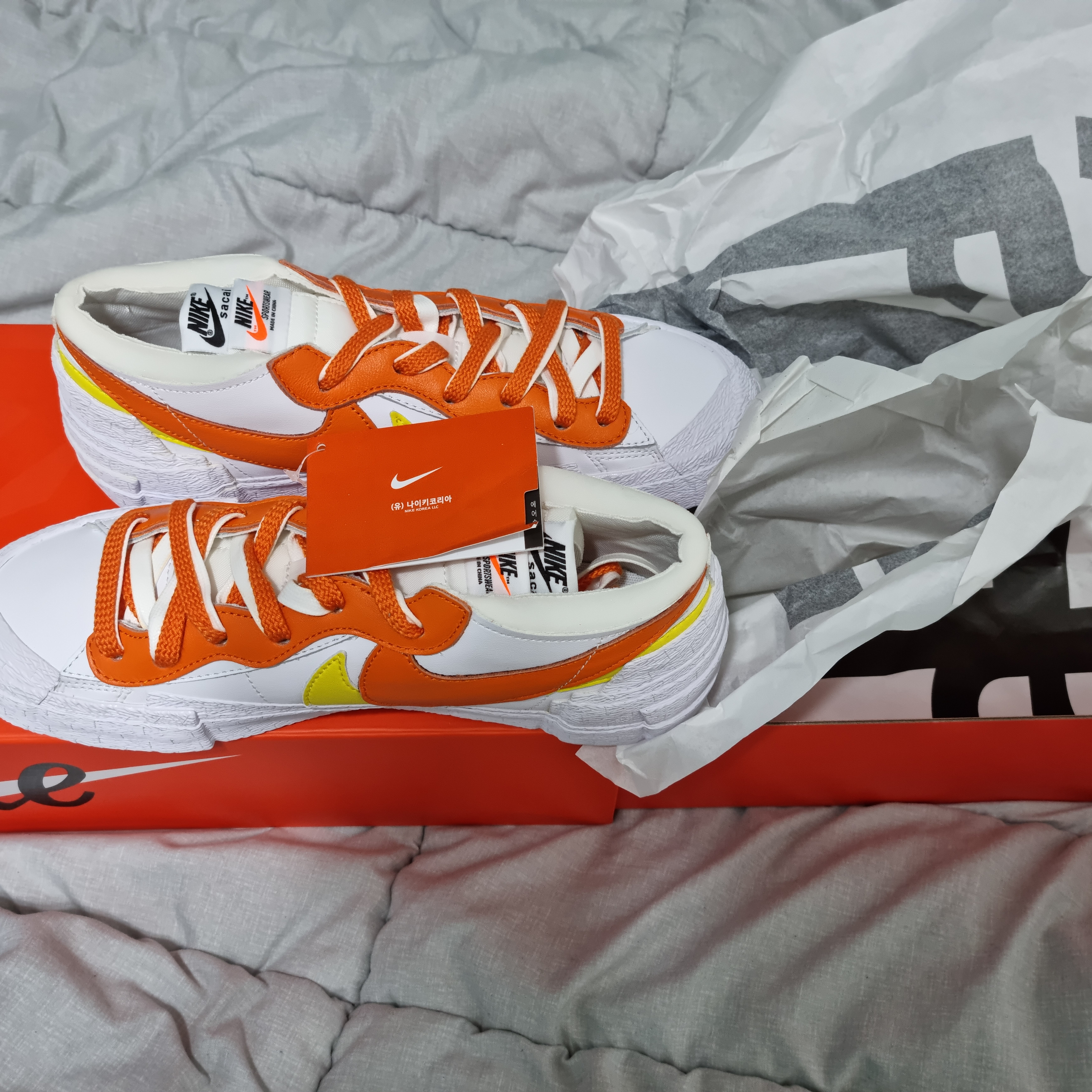 Nike x Sacai Blazer Low Magma Orange 착용 스타일 - 2