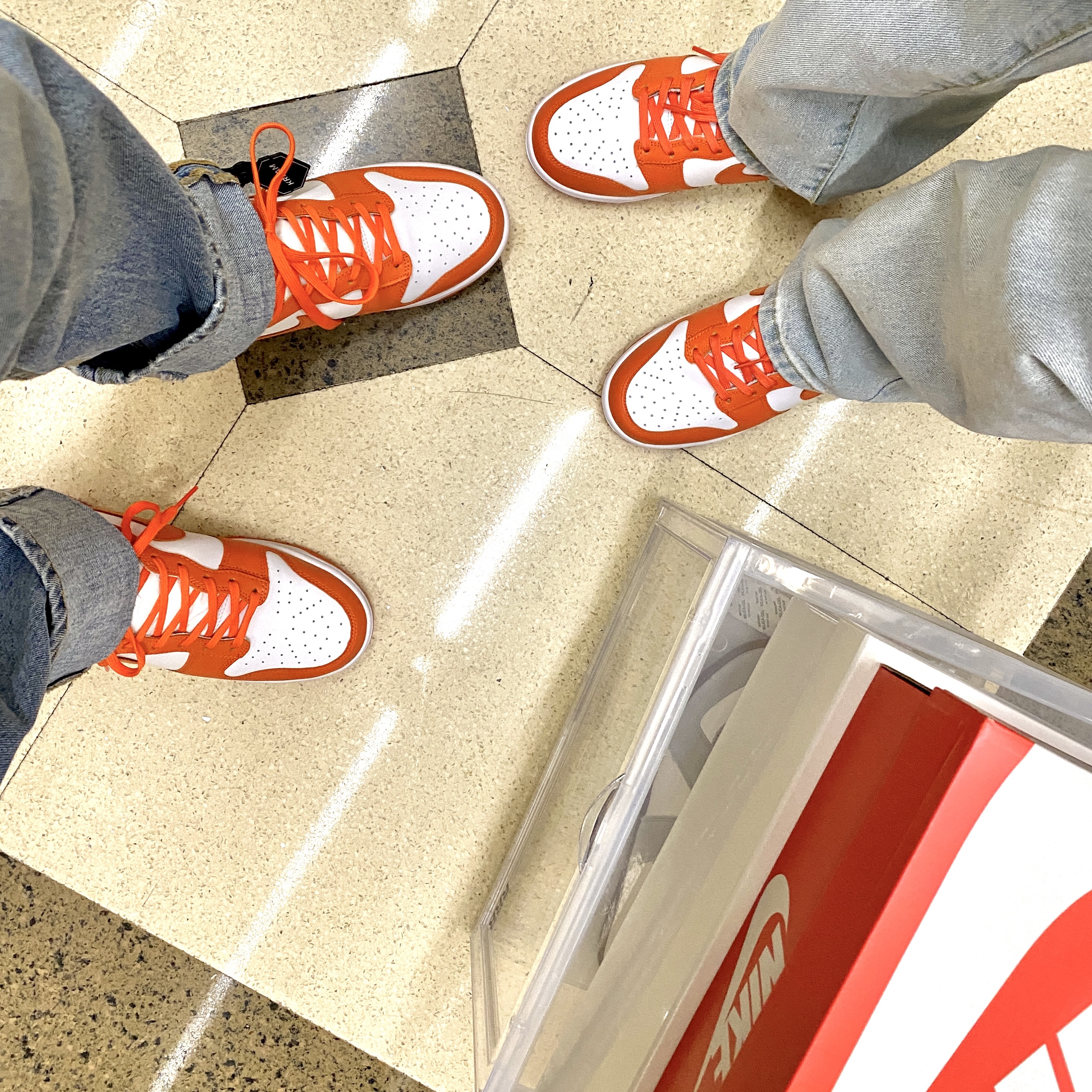 (W) Nike Dunk High Orange Blaze, Nike Dunk High Retro Orange Blaze 착용 스타일 - 1