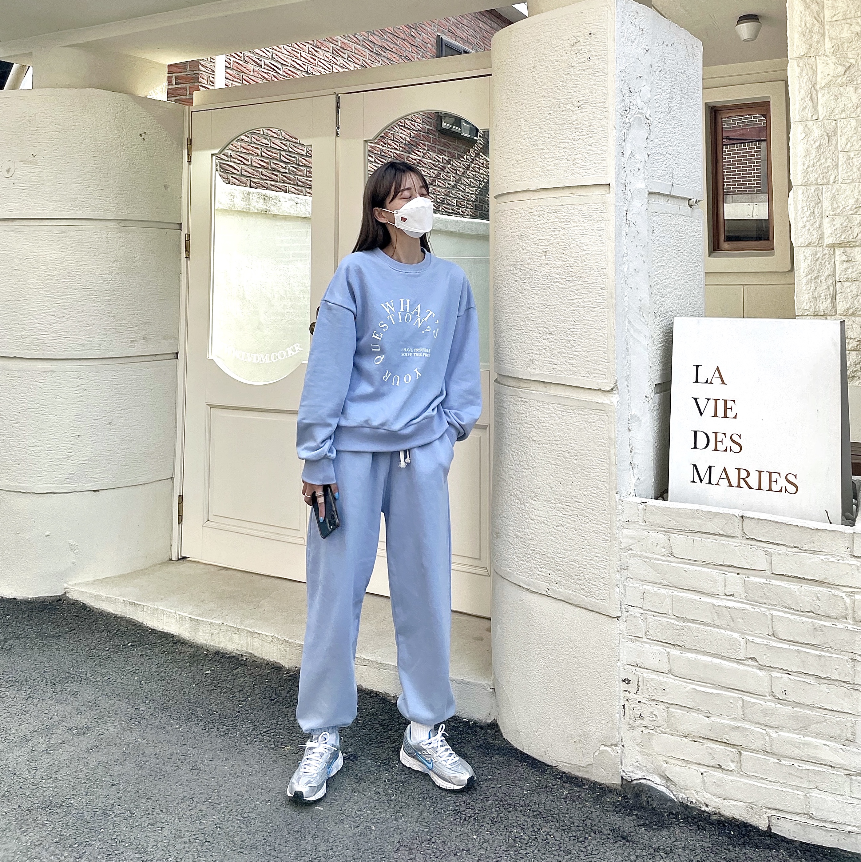 Nike Initiator White Obsidian Metallic Cool Grey 착용 스타일