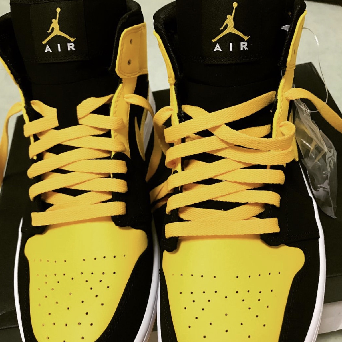 Jordan 1 Retro Mid New Love 2017 착용 스타일