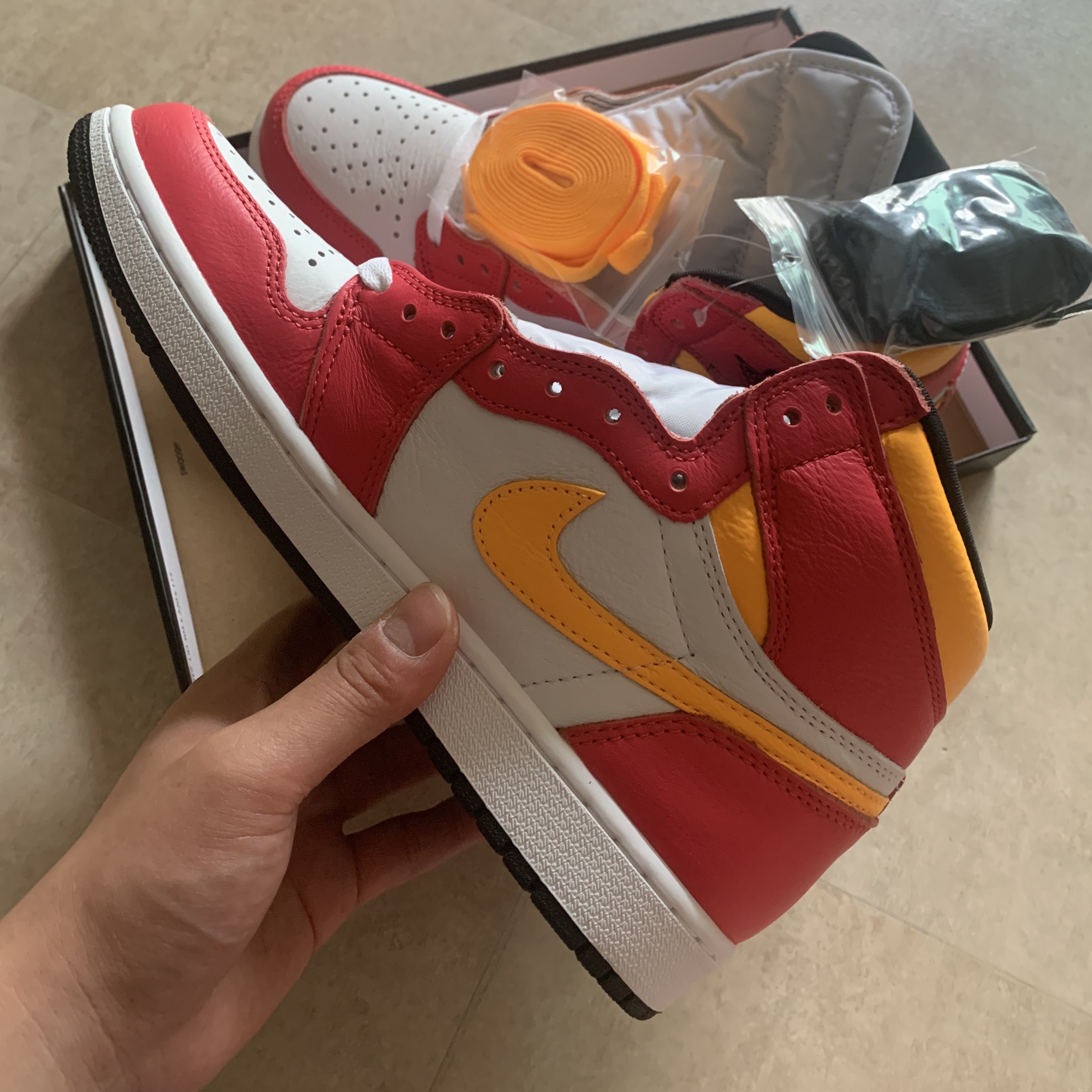 Jordan 1 Retro High OG Light Fusion Red 착용 스타일