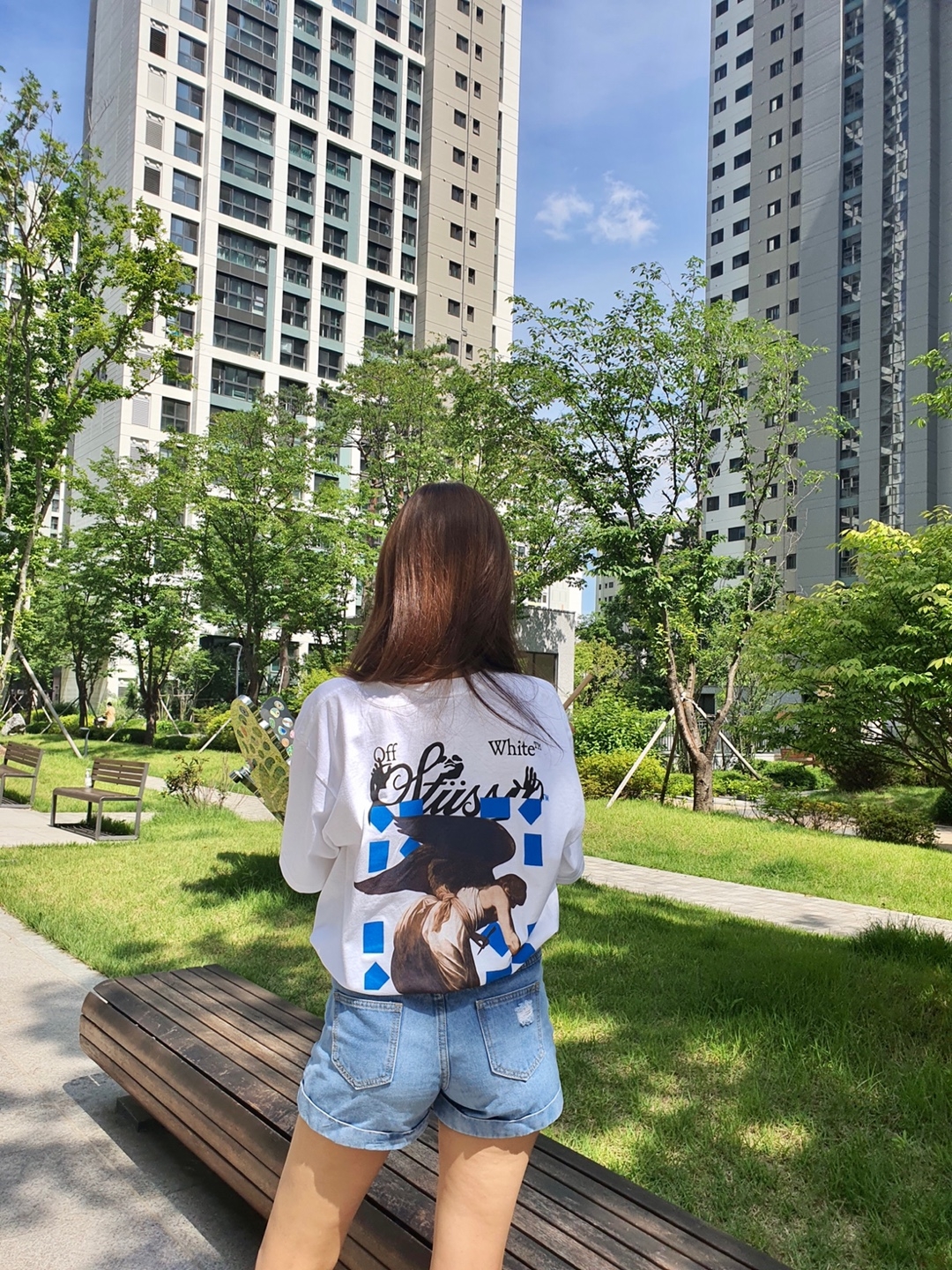 Stussy x Off-White 40 WT T-Shirt, (W) New Balance 327 White Moonbeam 착용 스타일 - 1
