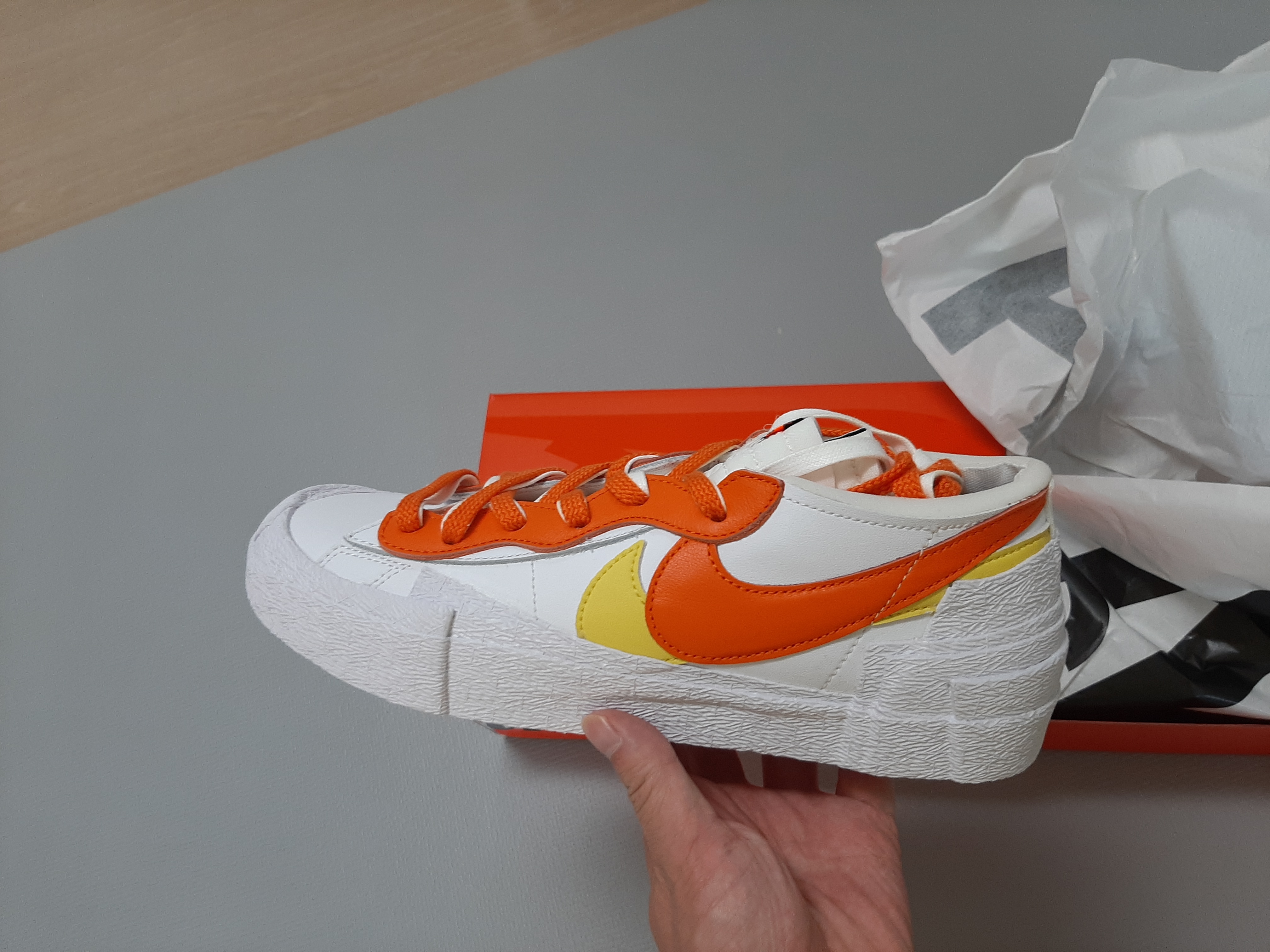 Nike x Sacai Blazer Low Magma Orange 착용 스타일 - 2