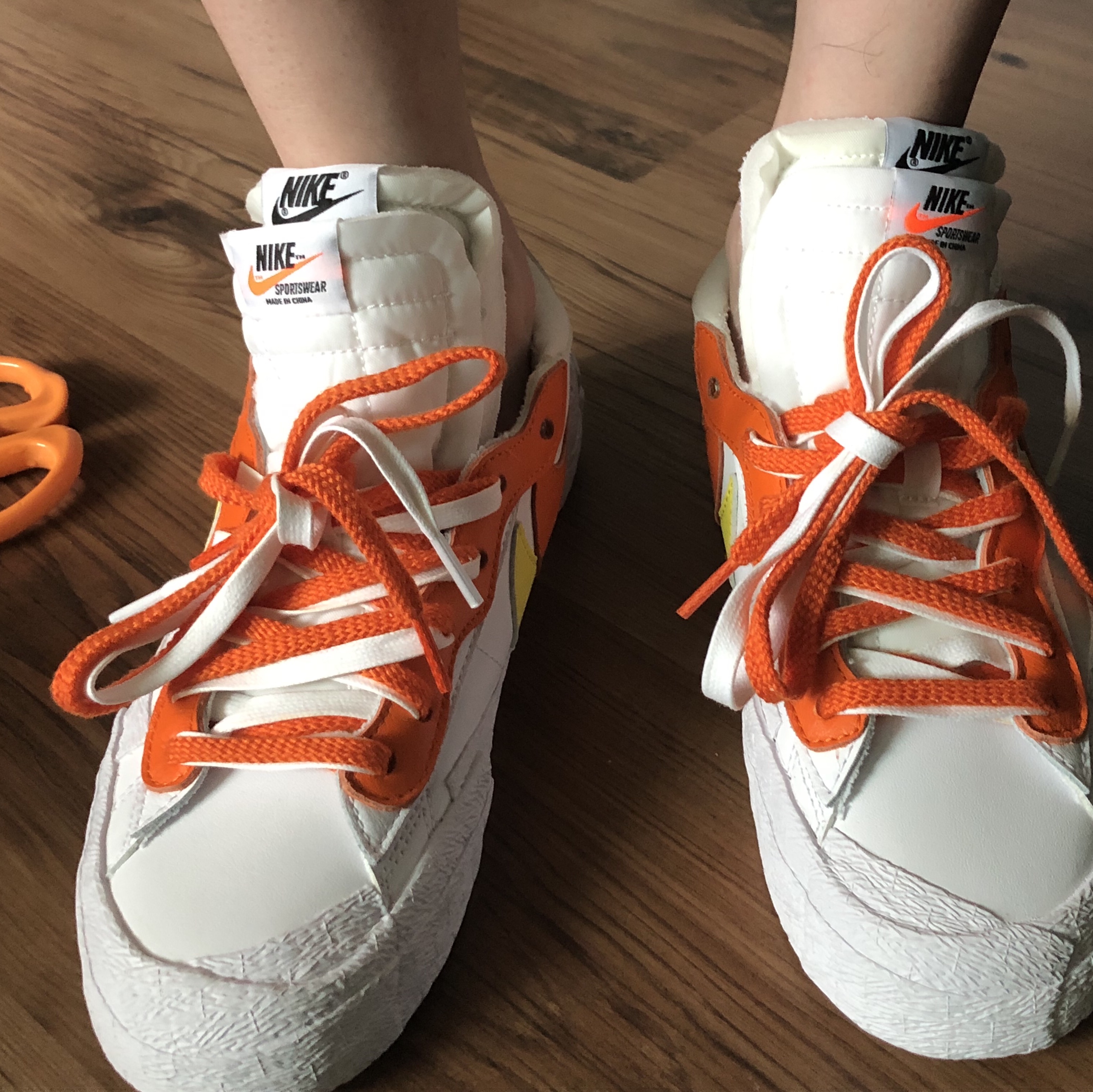 Nike x Sacai Blazer Low Magma Orange 착용 스타일 - 2
