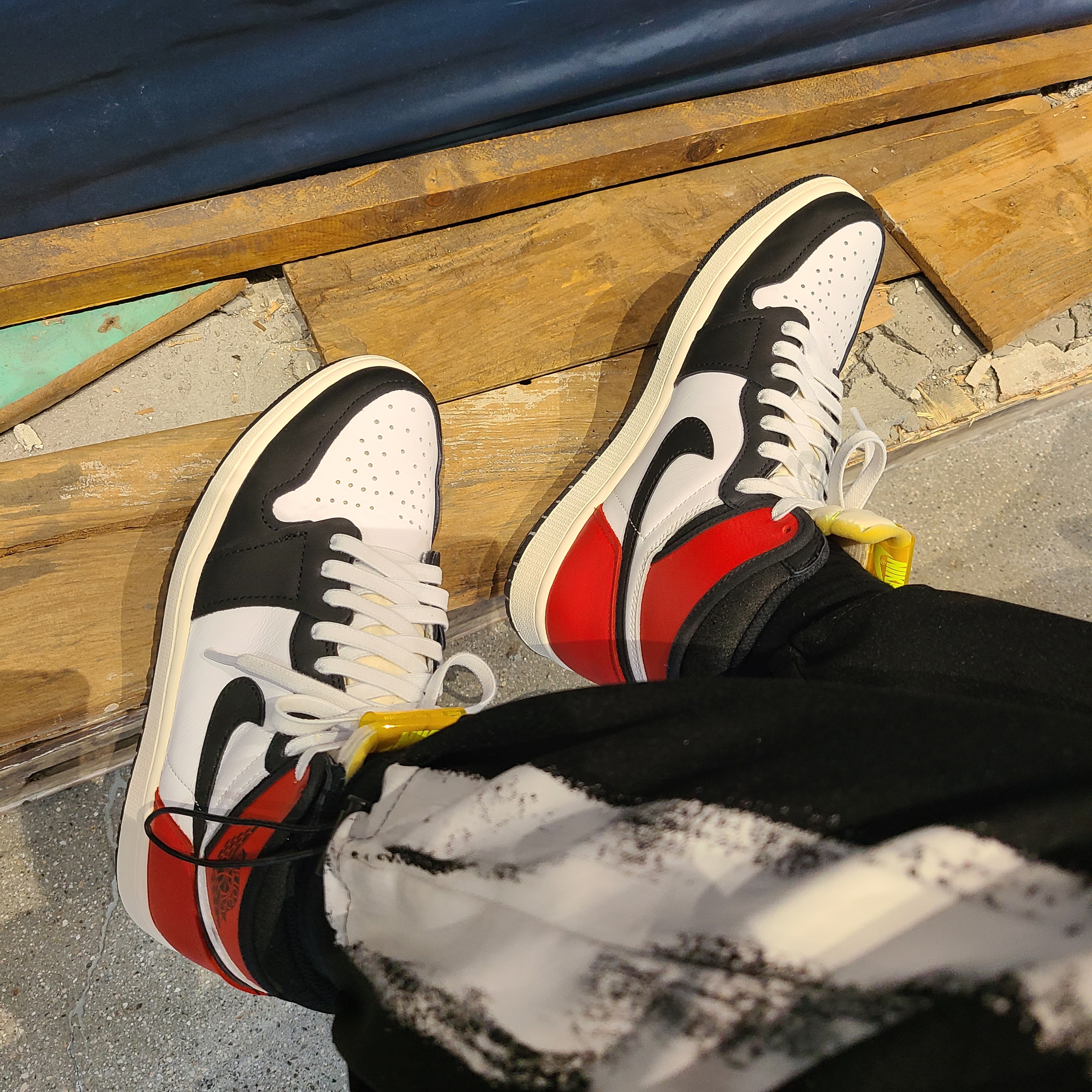 Jordan 1 Retro High OG Volt Gold 착용 스타일
