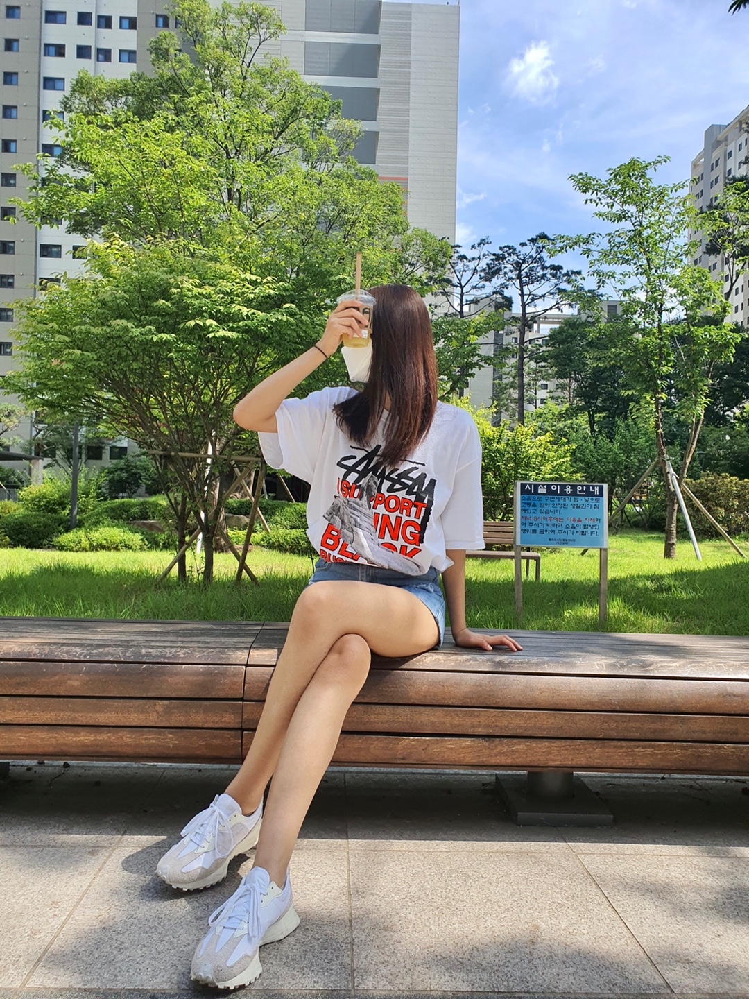 Stussy x Off-White 40 WT T-Shirt, (W) New Balance 327 White Moonbeam 착용 스타일 - 2