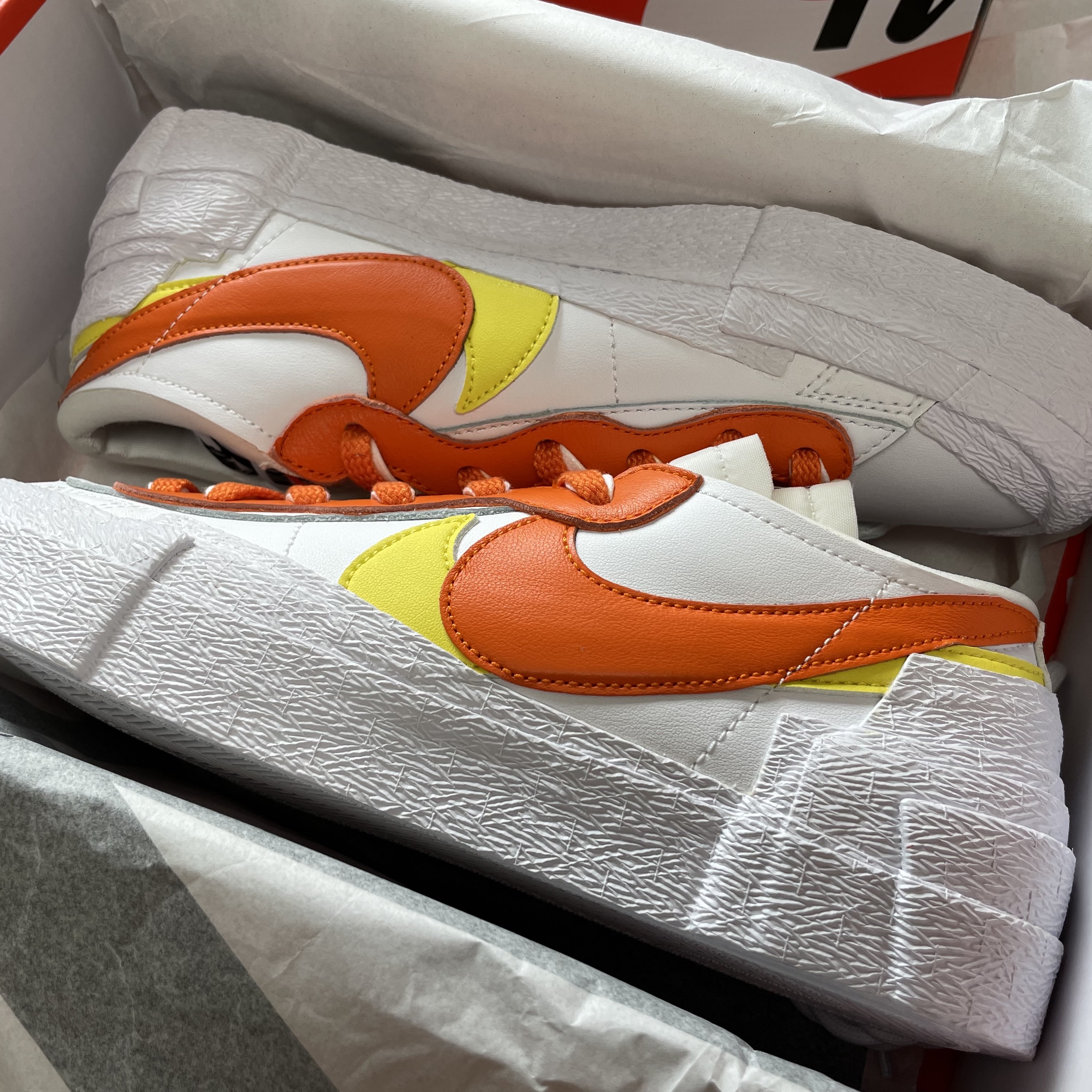 Nike x Sacai Blazer Low Magma Orange 착용 스타일 - 3