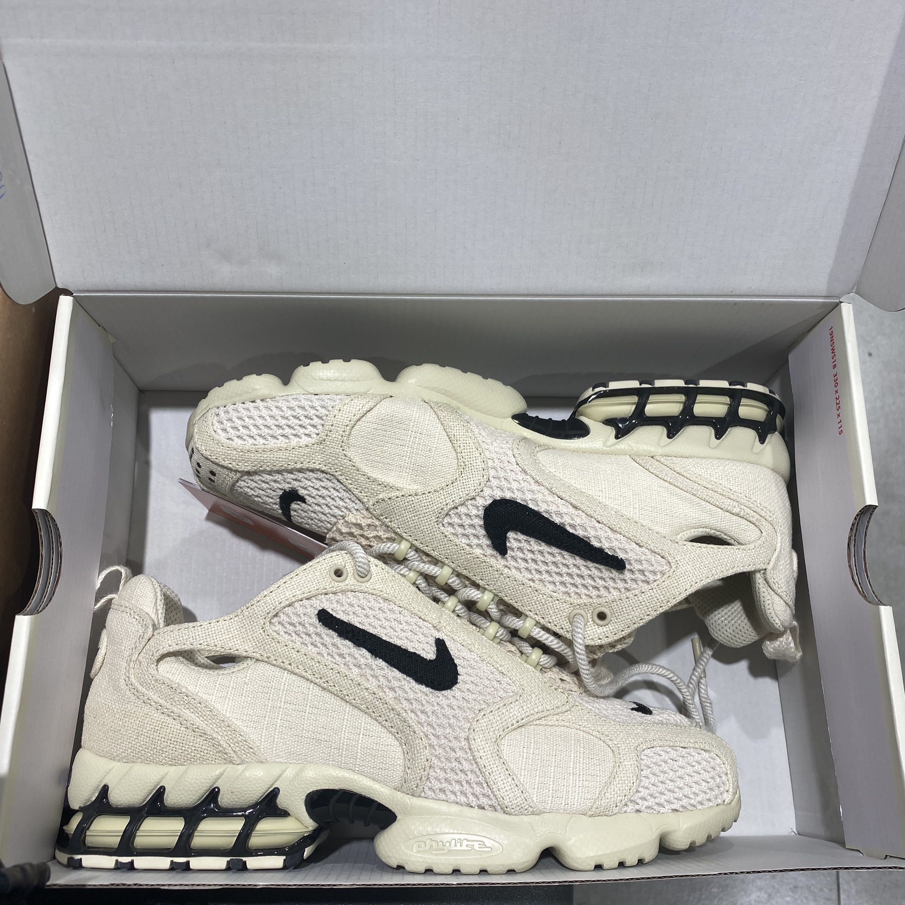 Nike x Stussy Air Zoom Spiridon Cage 2 Fossil 착용 스타일 - 1