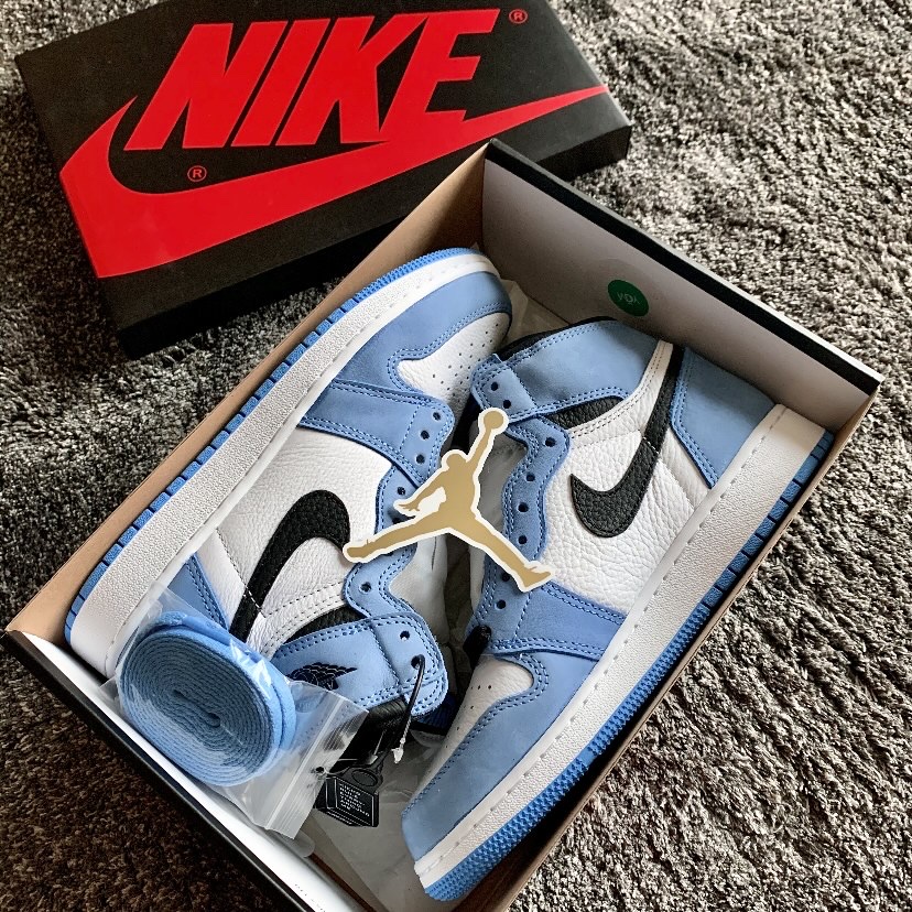 (GS) Jordan 1 Retro High OG University Blue 착용 스타일 - 2