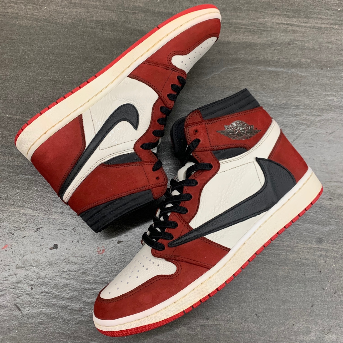 Jordan 1 x Travis Scott Retro High OG SP Mocha 착용 스타일 - 2
