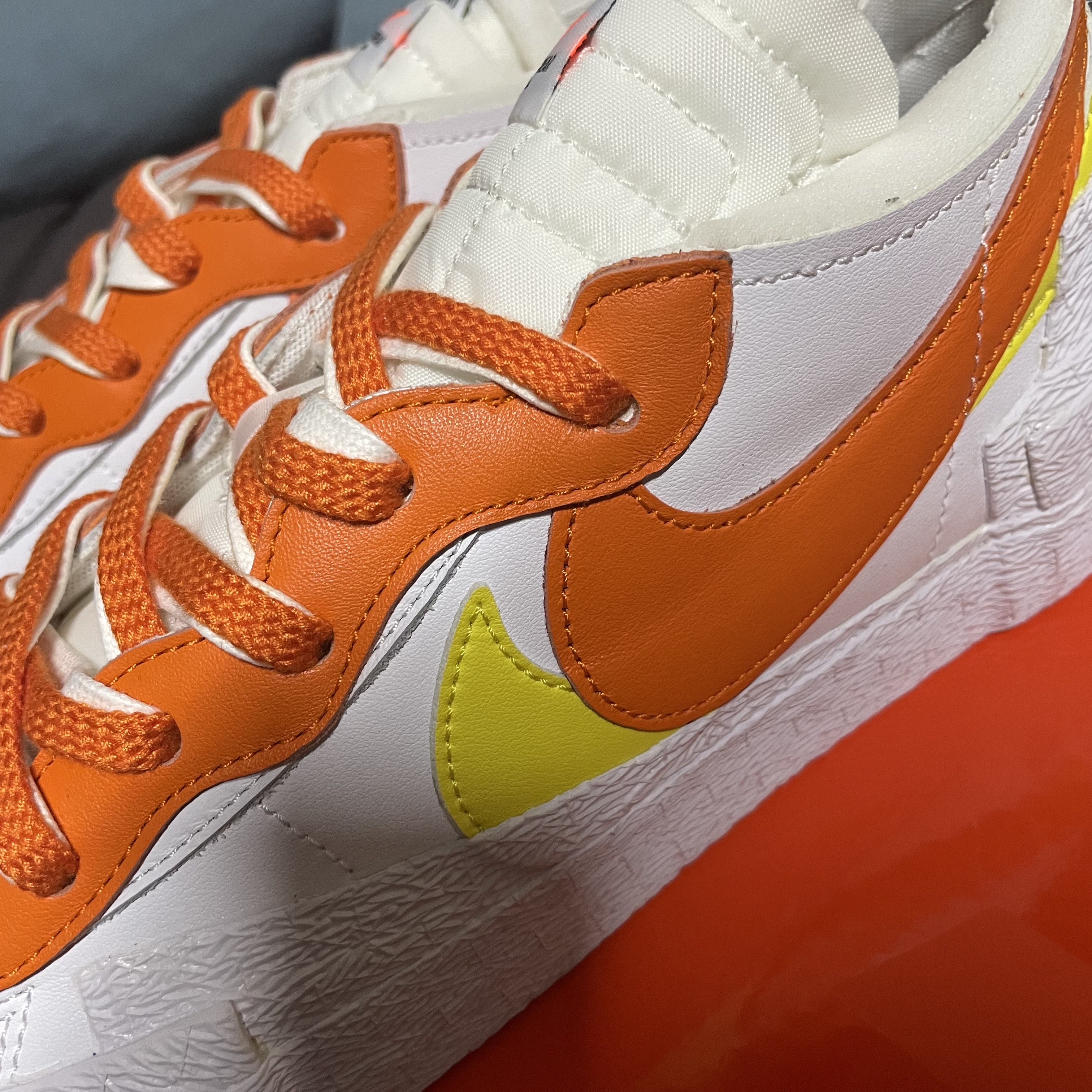 Nike x Sacai Blazer Low Magma Orange 착용 스타일 - 1