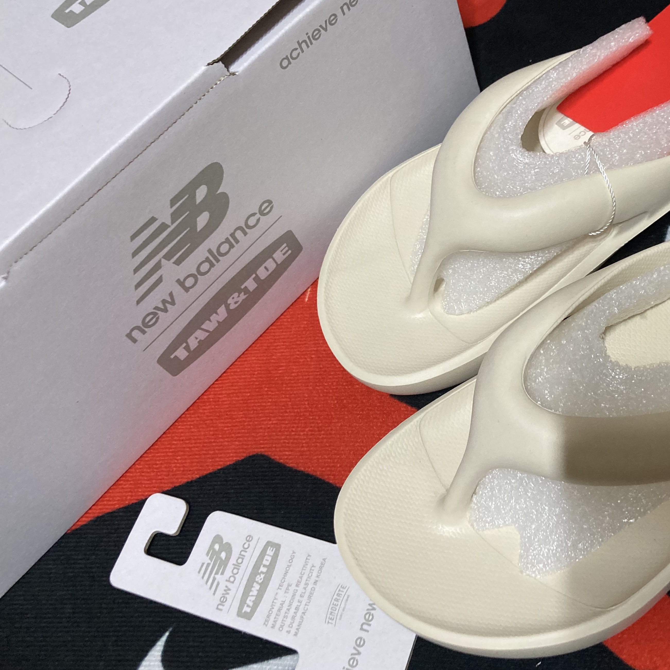 New Balance x Taw&Toe Flip Flop Ivory 착용 스타일