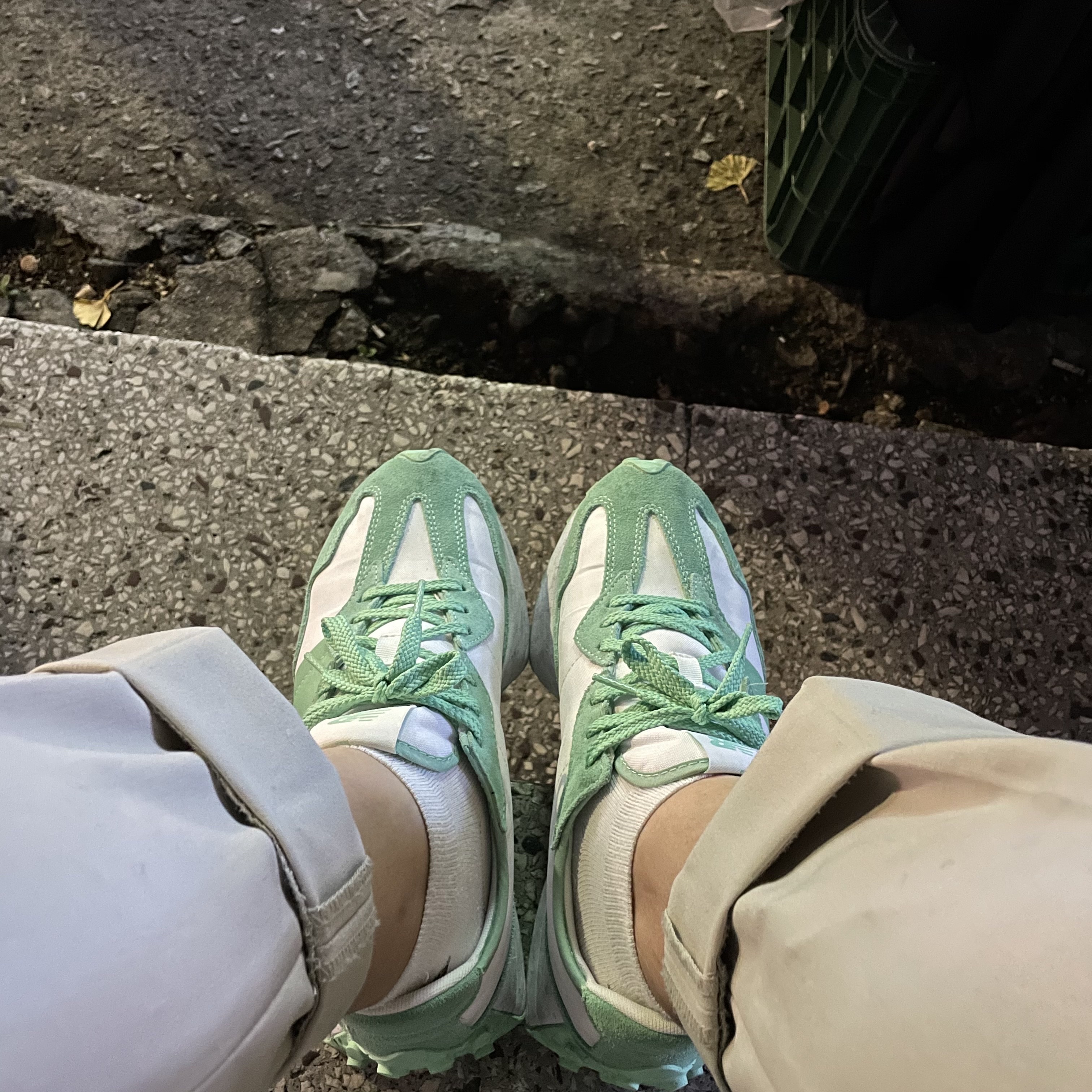 New Balance x Asos 327 Neo Mint 착용 스타일