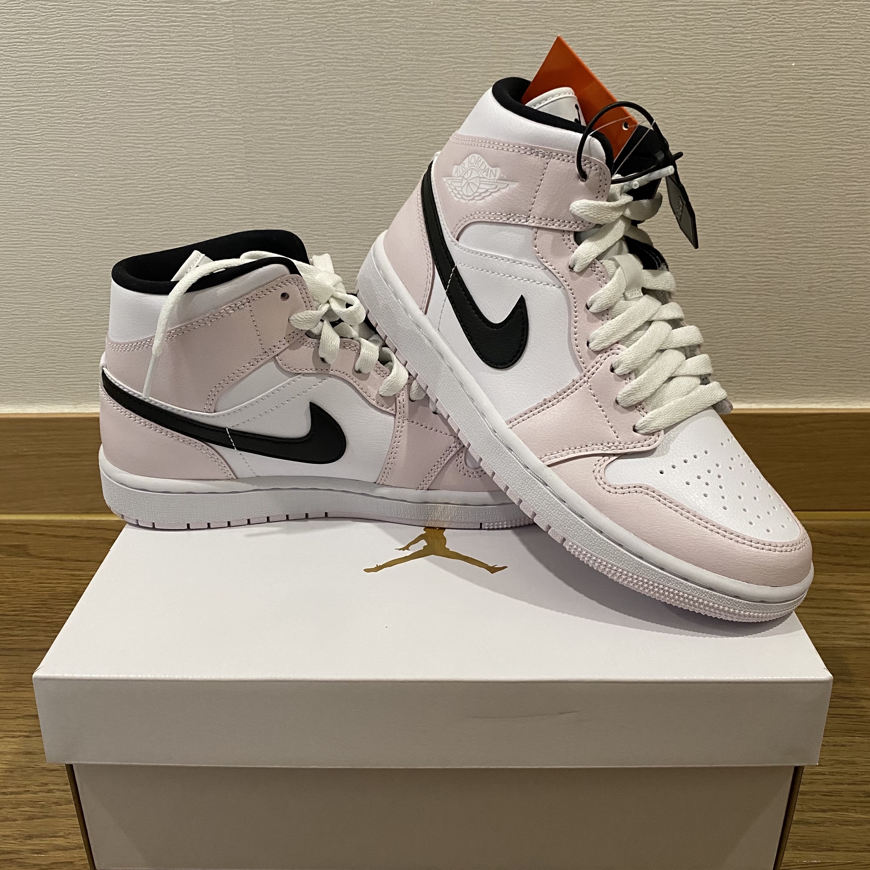 (W) Jordan 1 Mid Barely Rose 착용 스타일 - 4