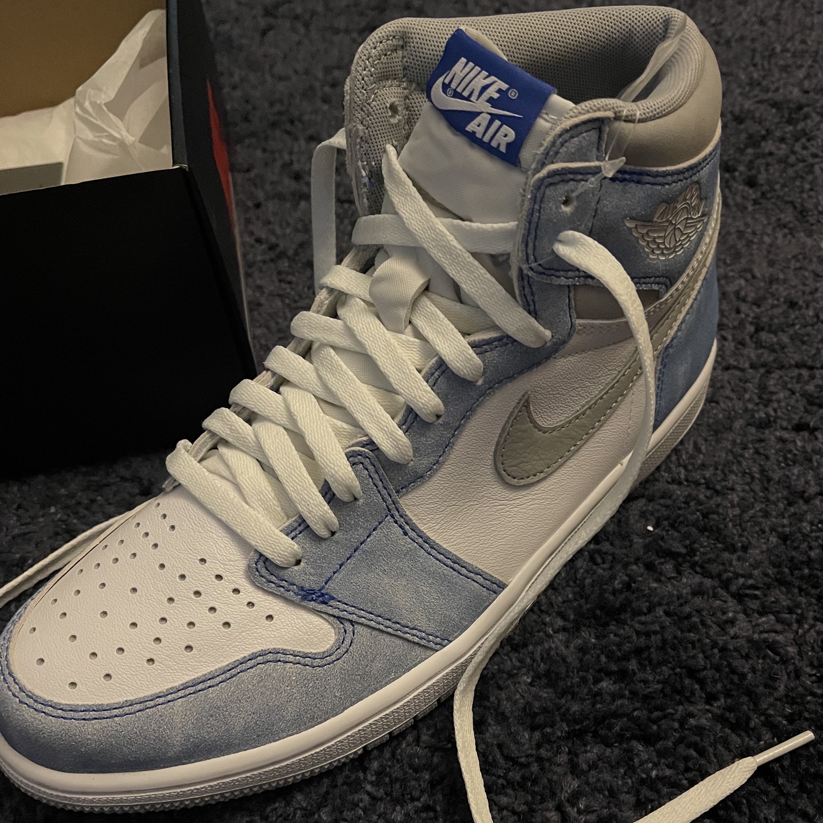 Jordan 1 Retro High OG Hyper Royal 착용 스타일