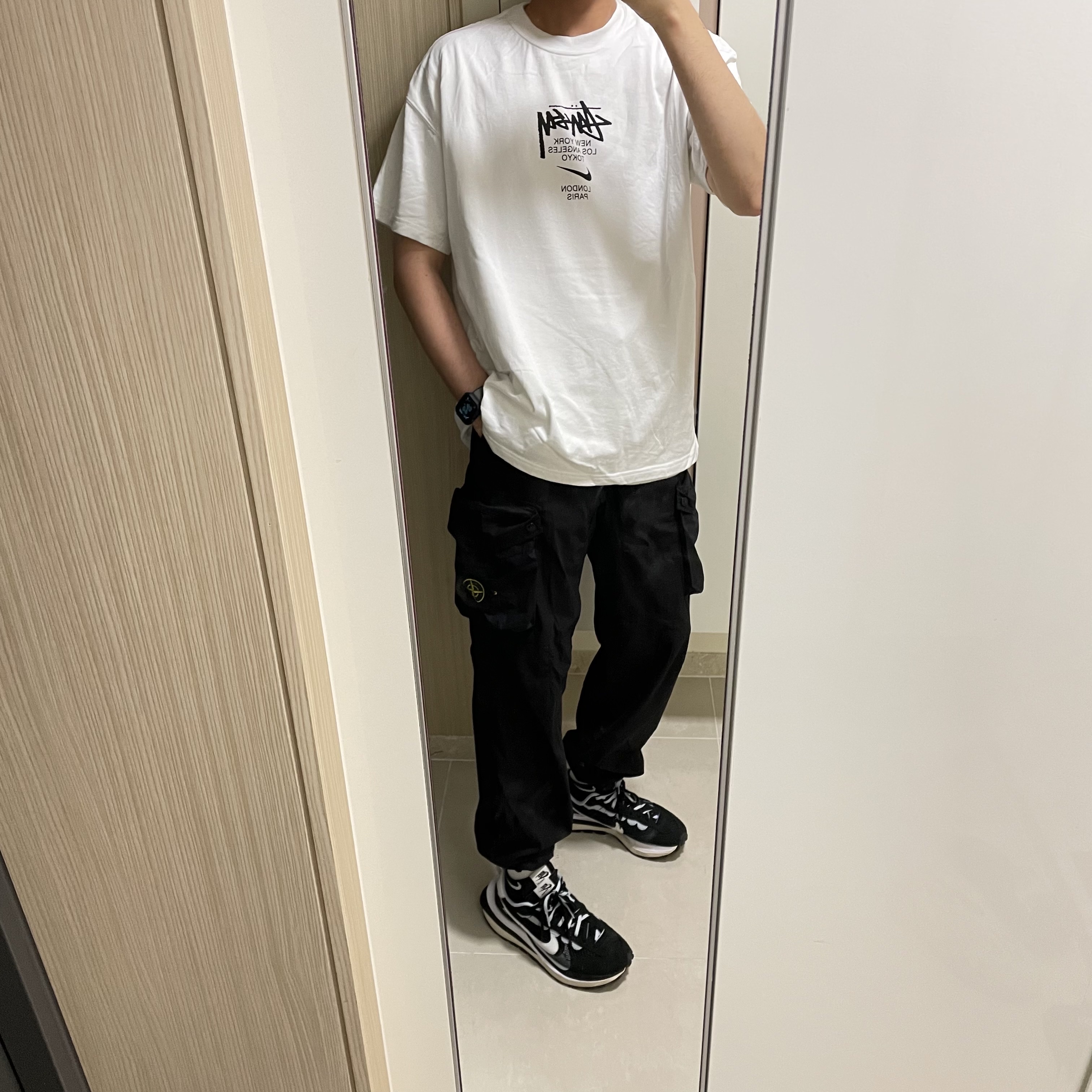 Stone Island 30203 Cargo Pants 5 Pockets Black - 21SS, Nike x Stussy WT T-Shirt White - US/EU 착용 스타일
