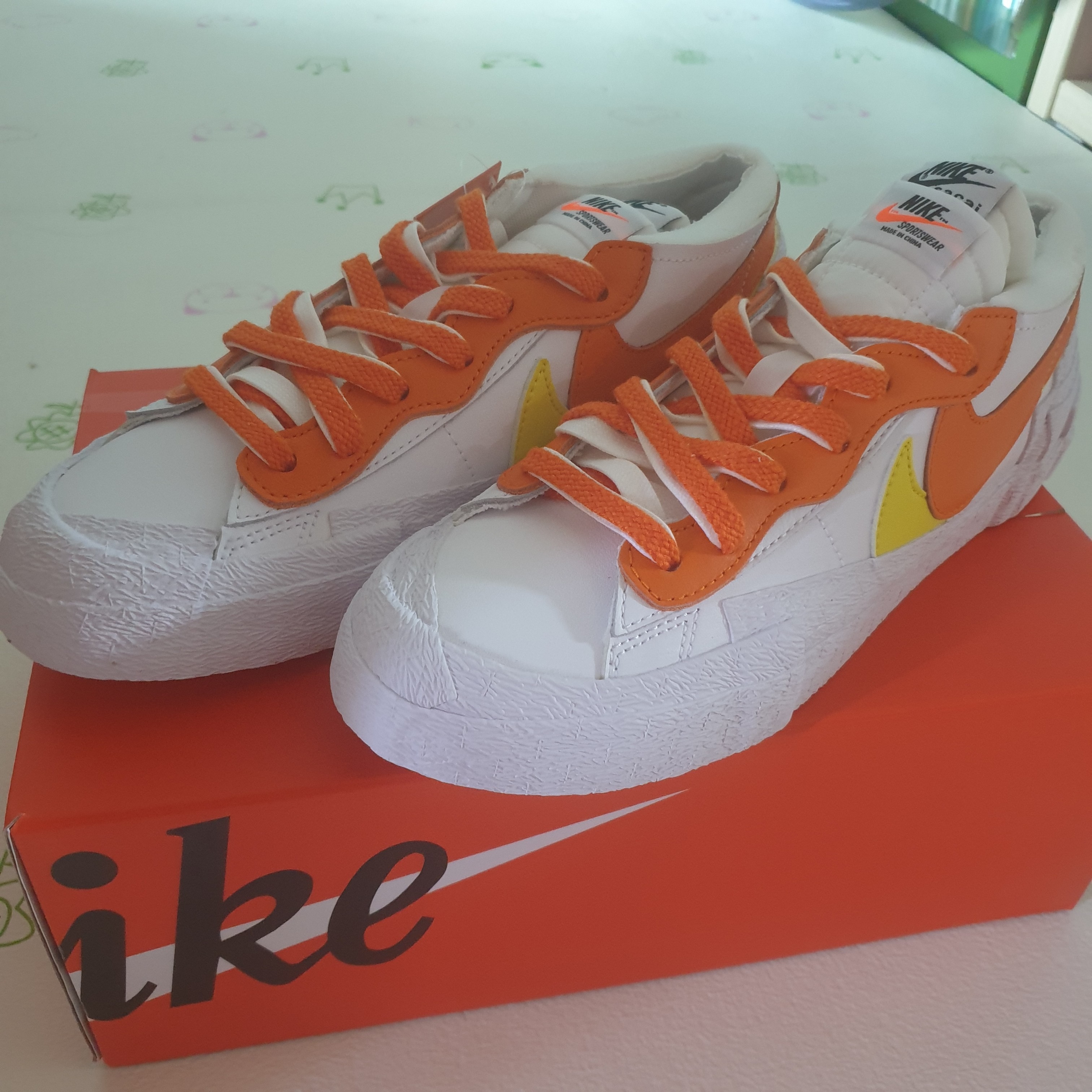Nike x Sacai Blazer Low Magma Orange 착용 스타일 - 2