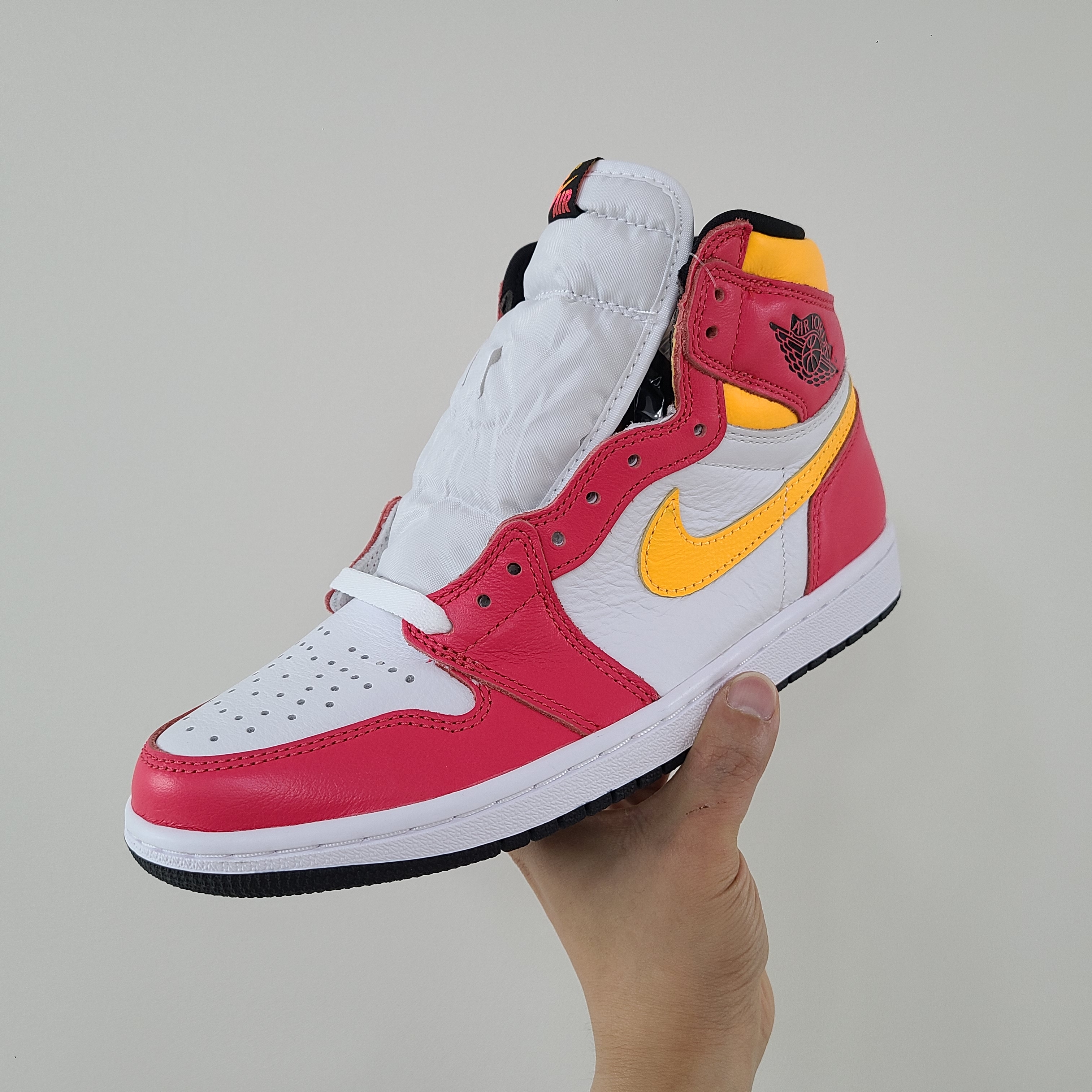 Jordan 1 Retro High OG Light Fusion Red 착용 스타일 - 1